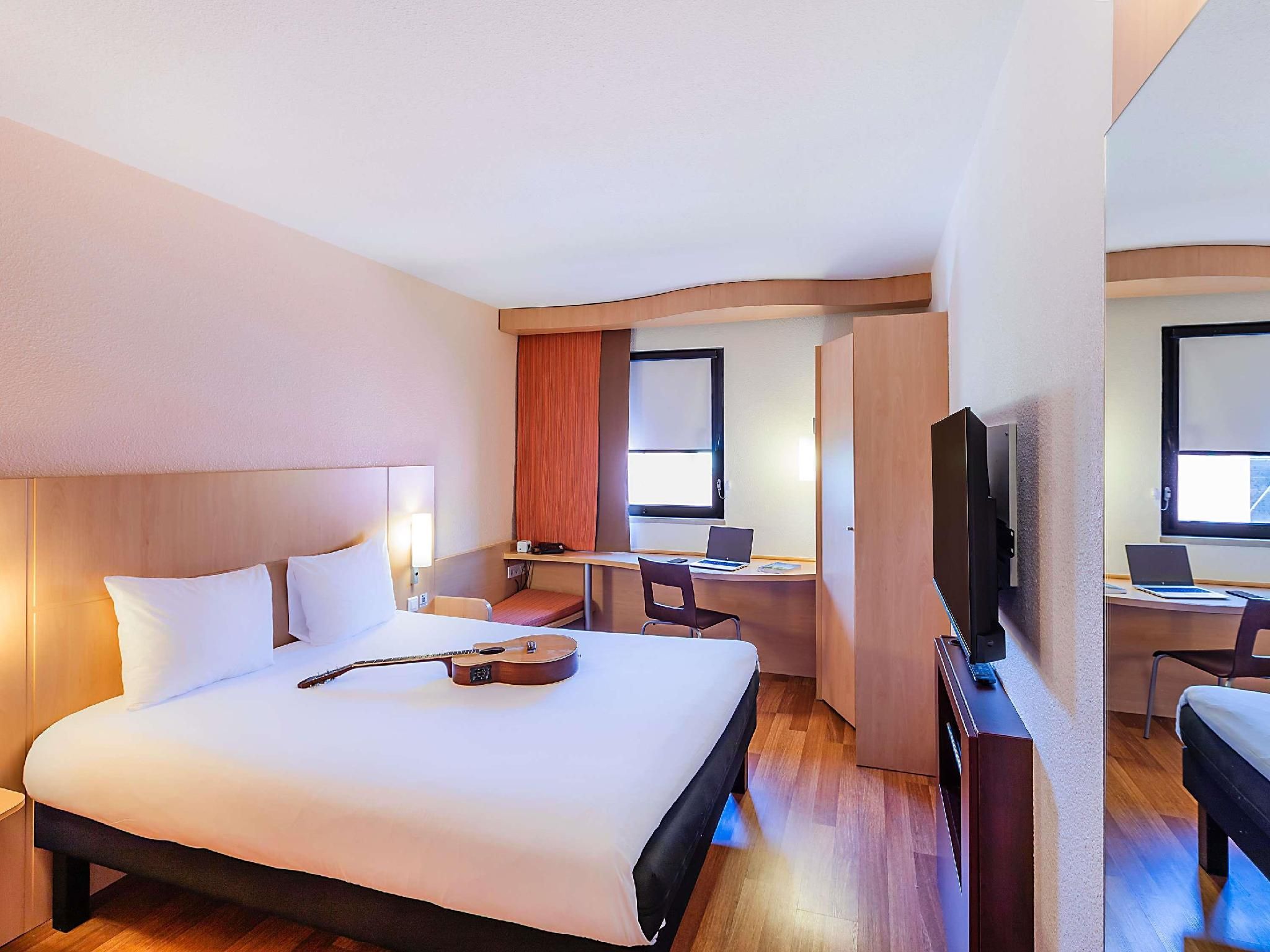 Room with 1 double bed equipped with the new be dding
