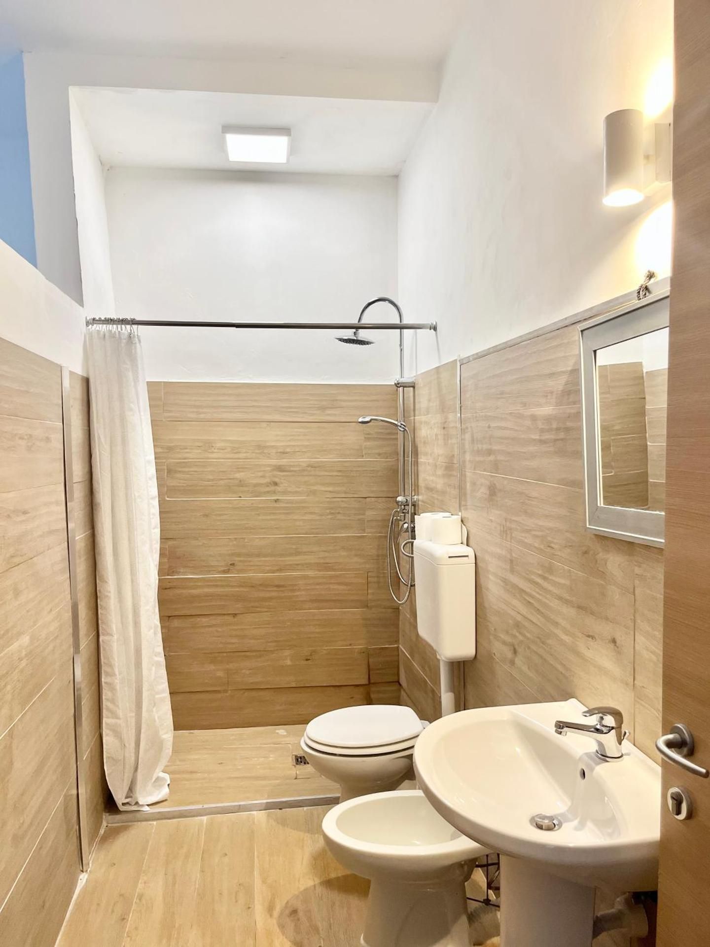 Quadruple room with private bathroom
