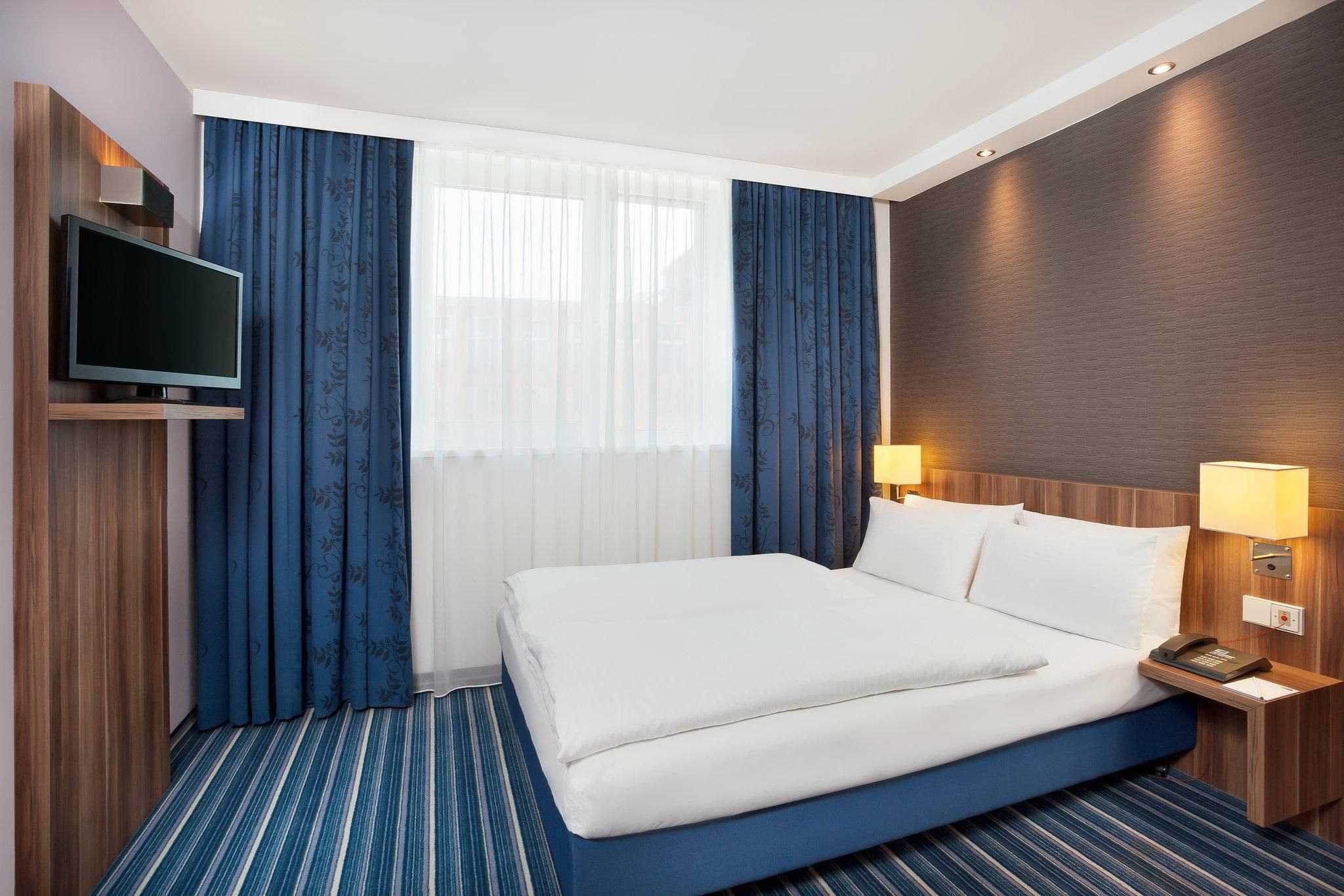 Holiday Inn Express Augsburg By IHG 1 Queen Bed Standard Mobility Accessible 2