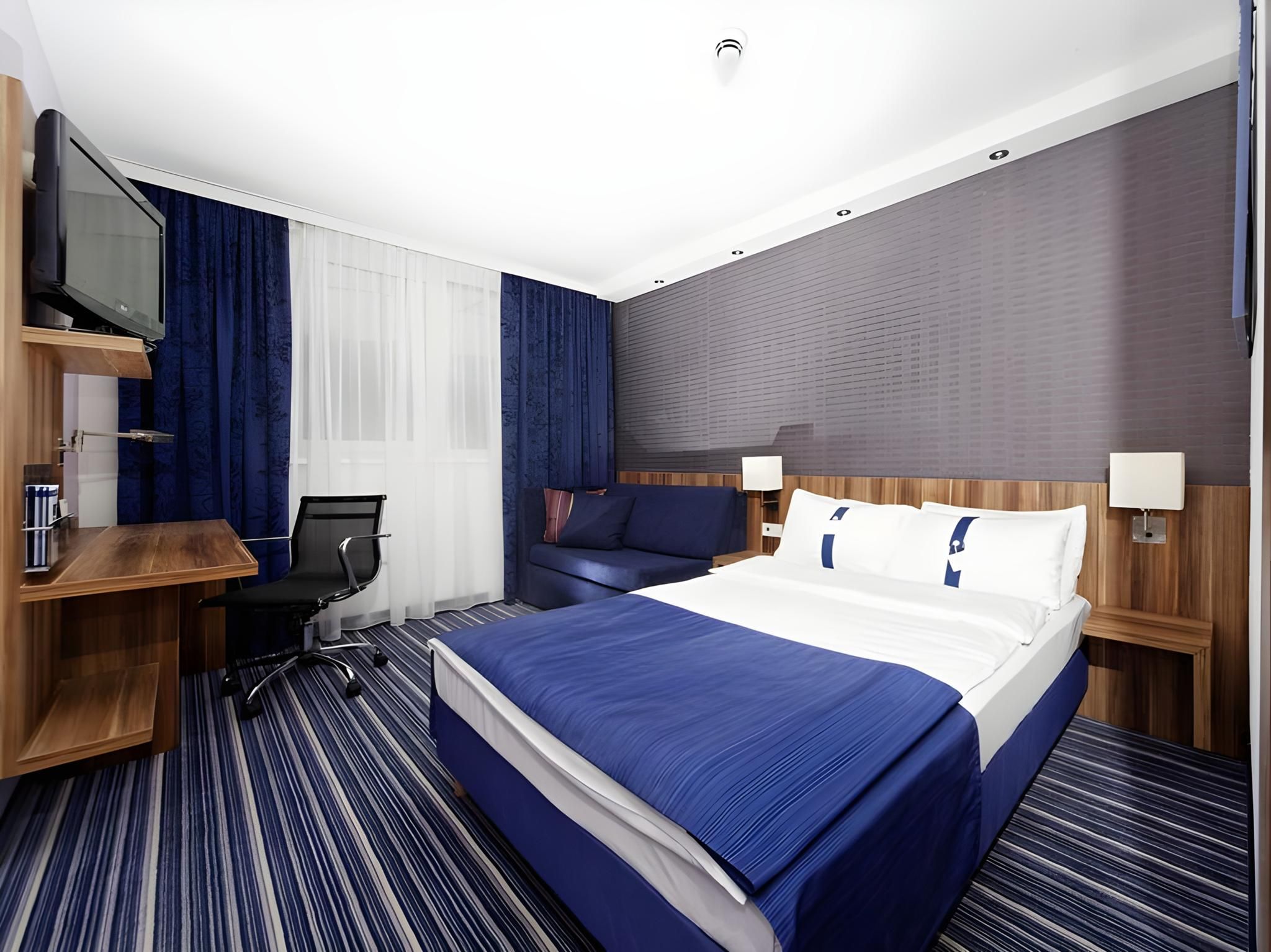 Holiday Inn Express Augsburg By IHG 1 Queen Bed Standard Mobility Accessible