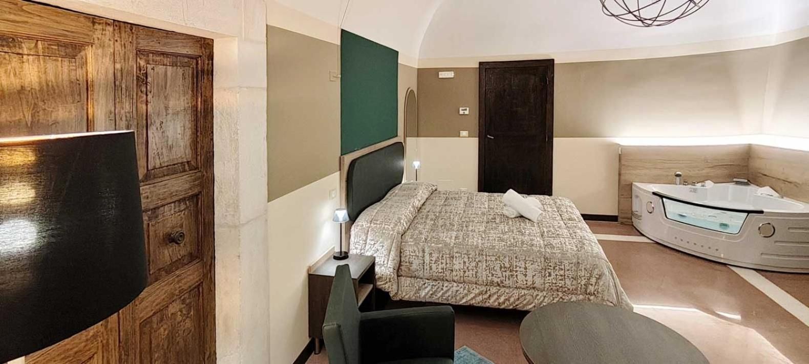 Suite with Hot Tub