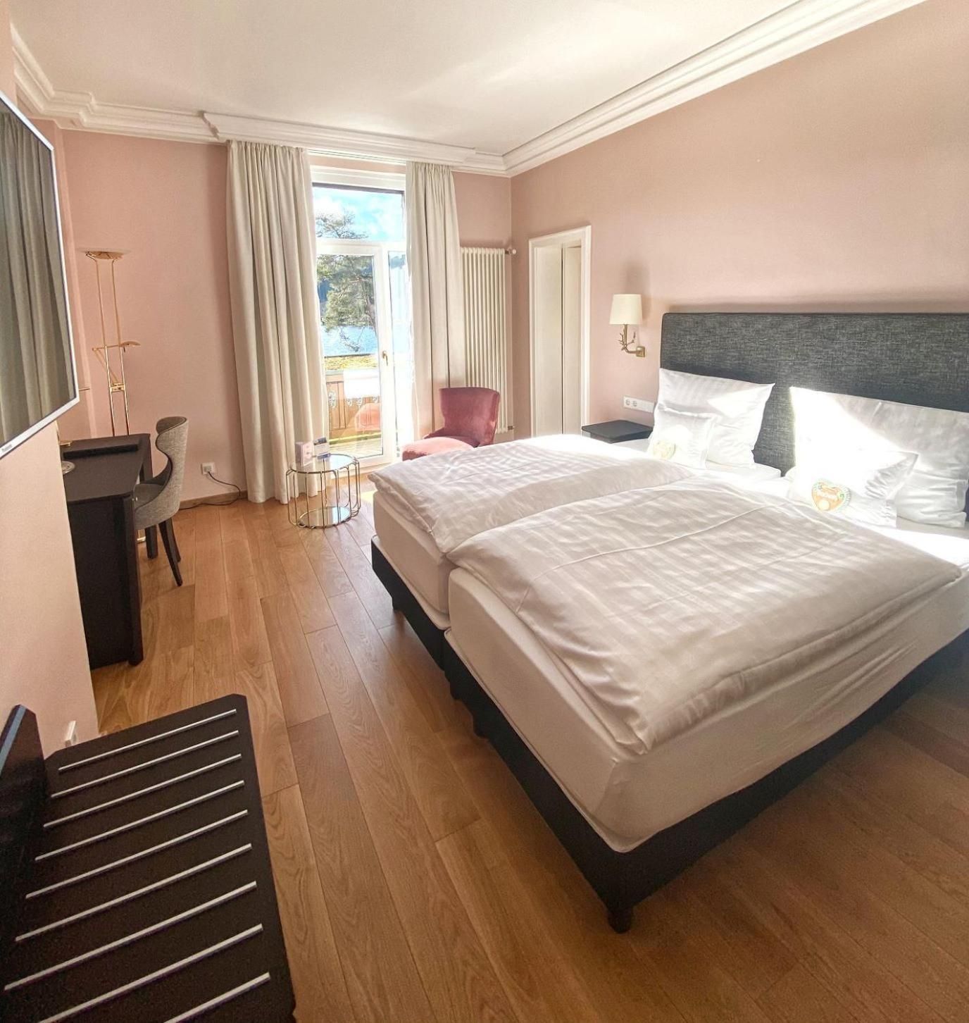 Classic Double Room with Lake View and Balcony