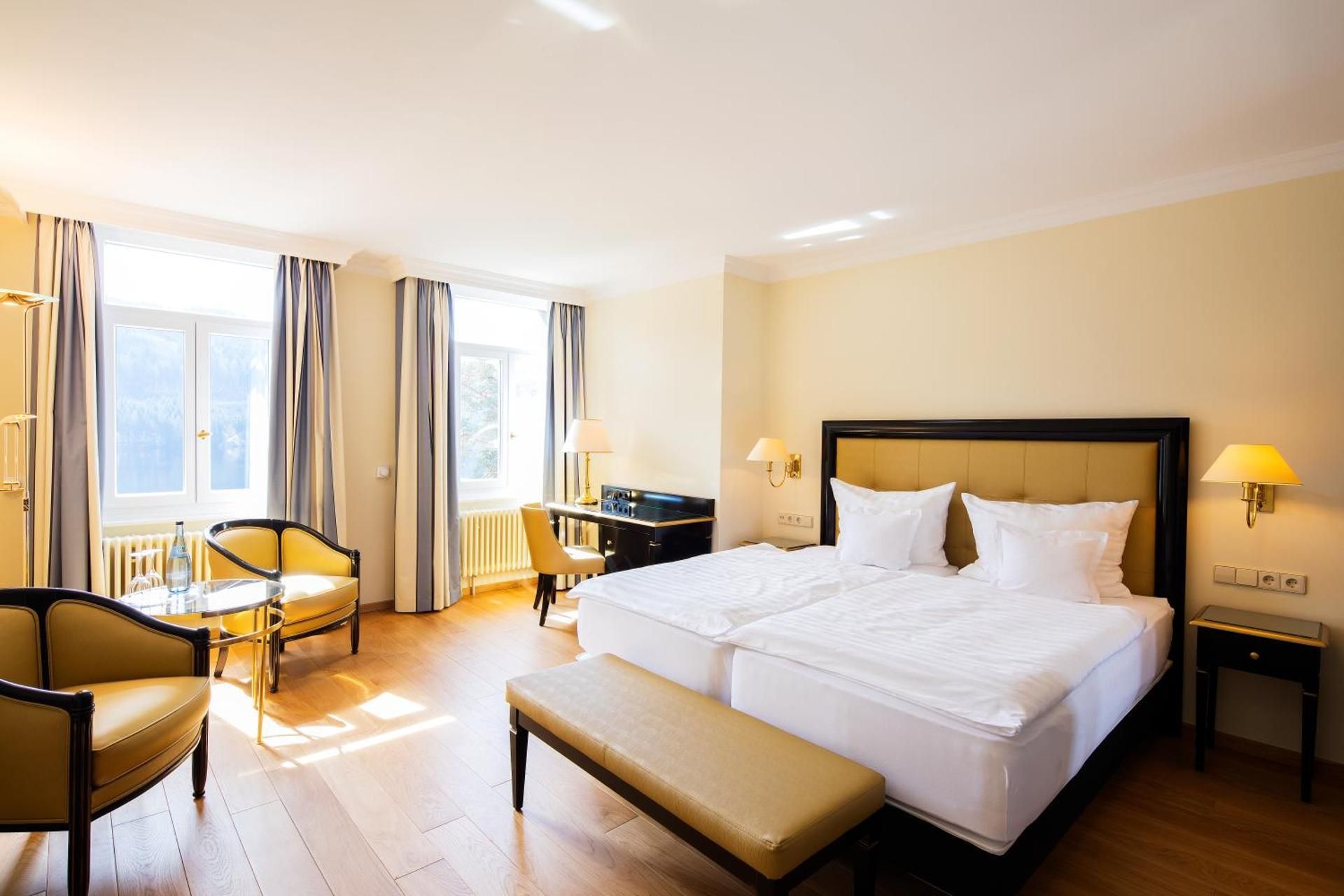 Classic Double Room with Lake View and Balcony