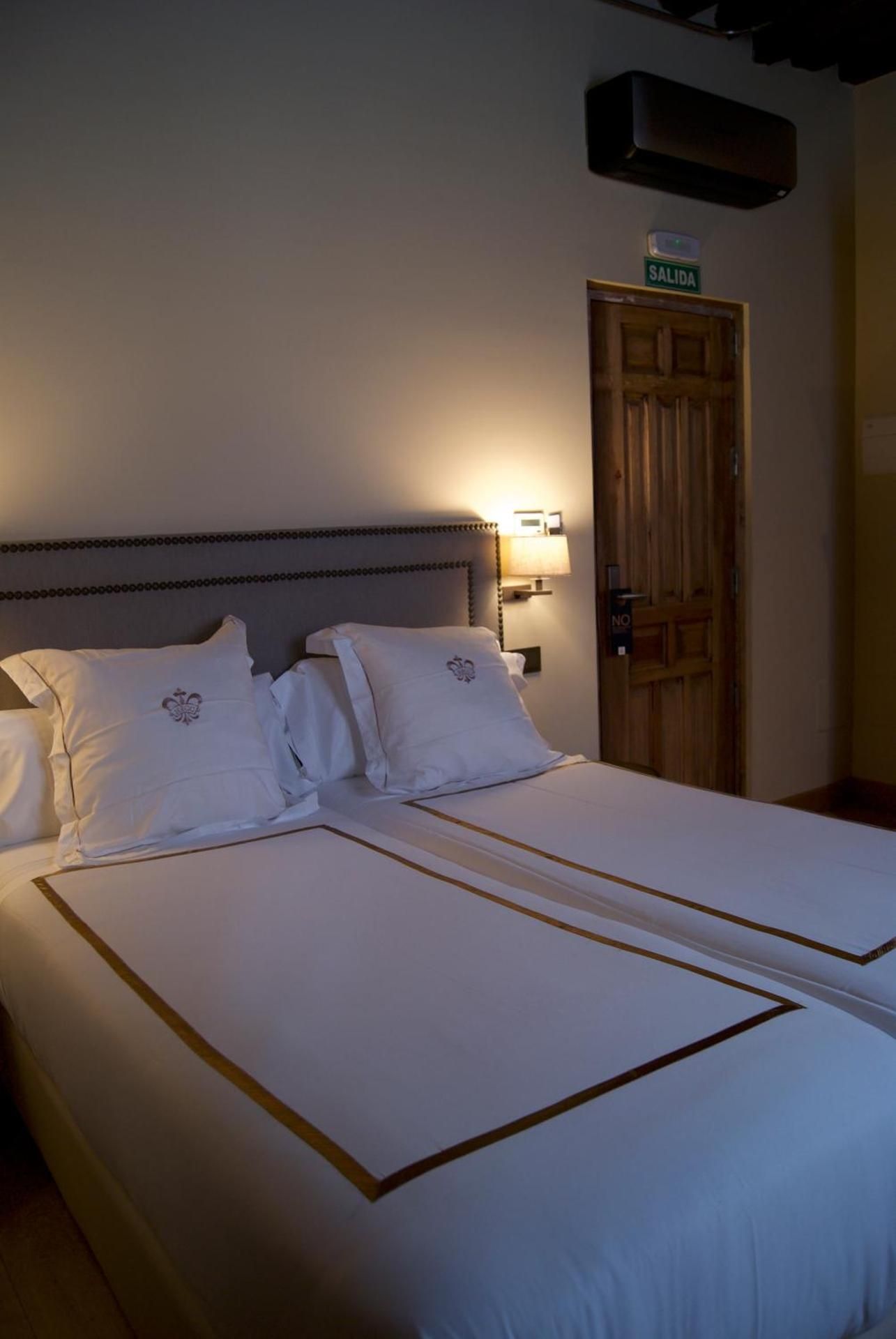 Deluxe Double or Twin Room with City View