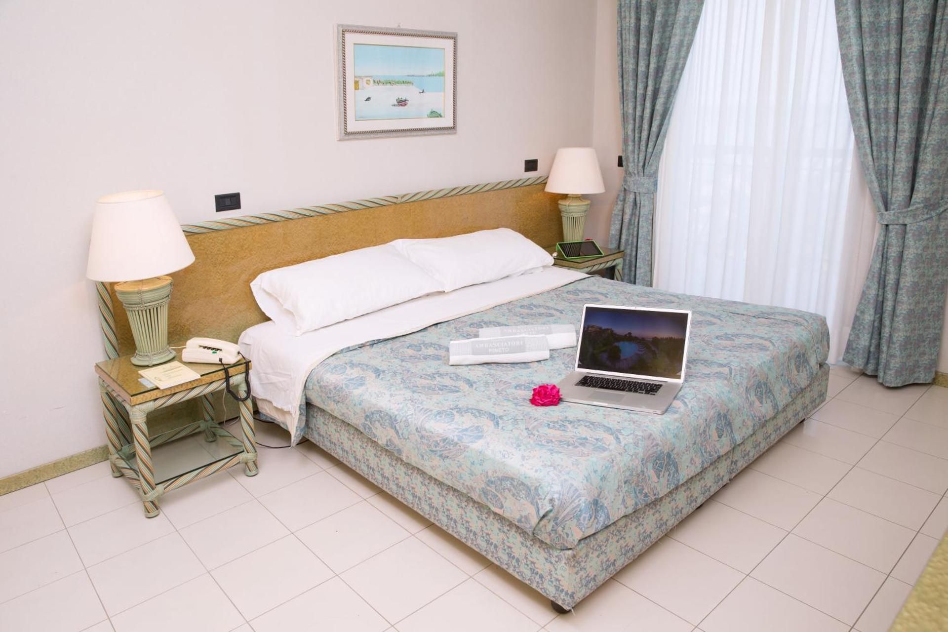 Double or Twin Room with Sea View
