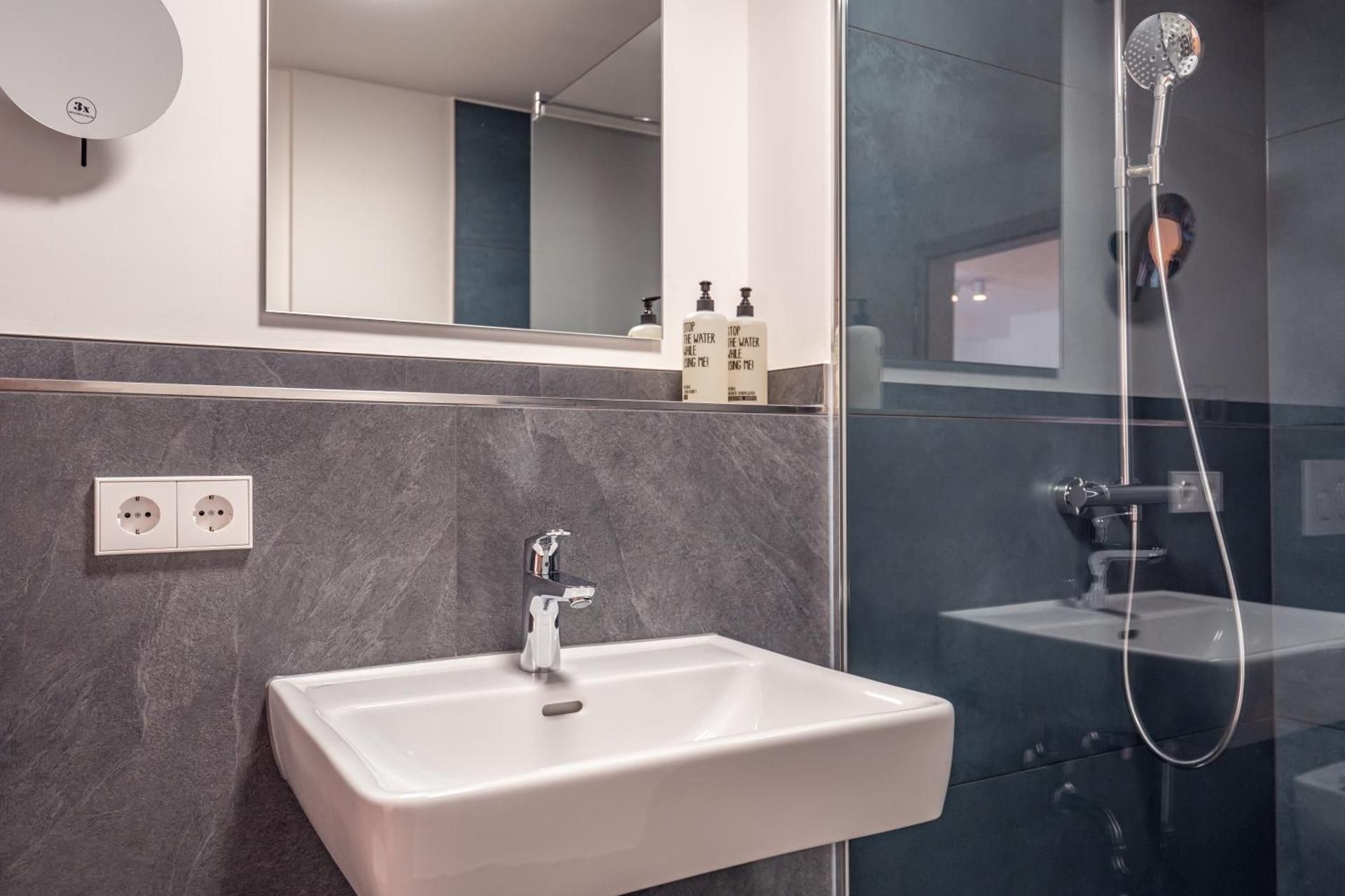 Deluxe Family Suite