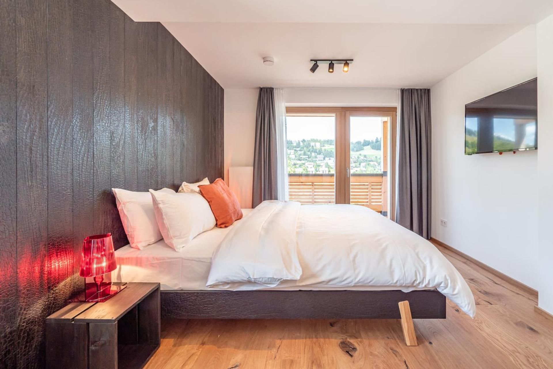 DELUXE APARTMENT