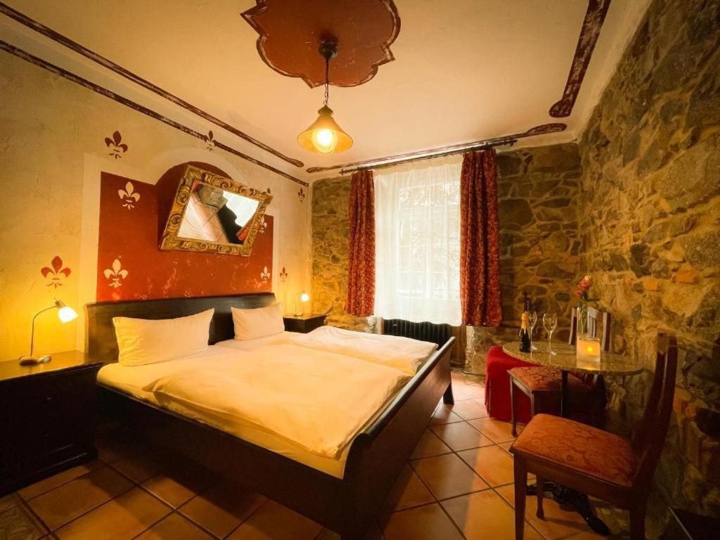 Deluxe Double Room with Shower