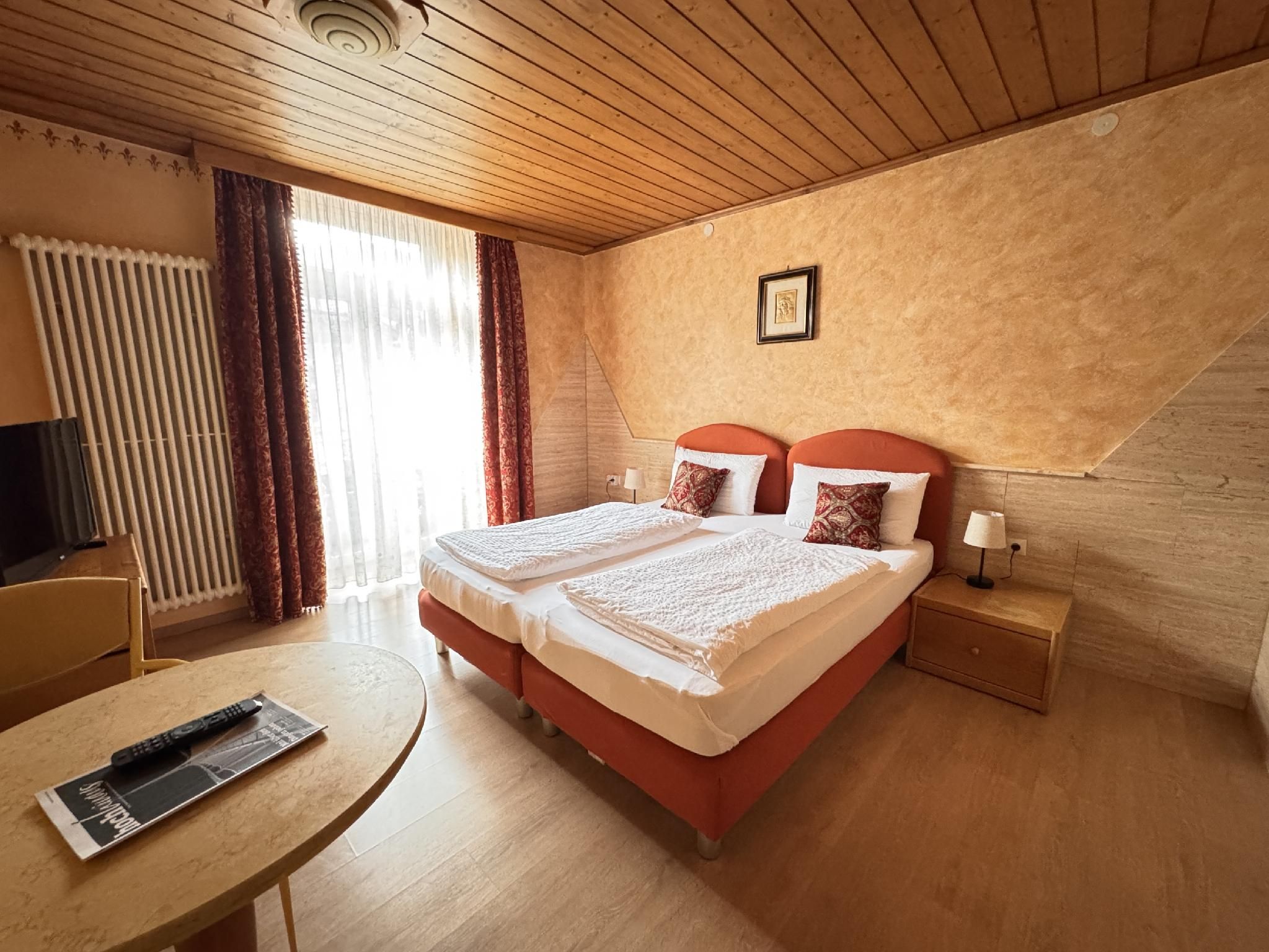 Doppelzimmer-Economy-Ensuite mit Dusche-Balkon