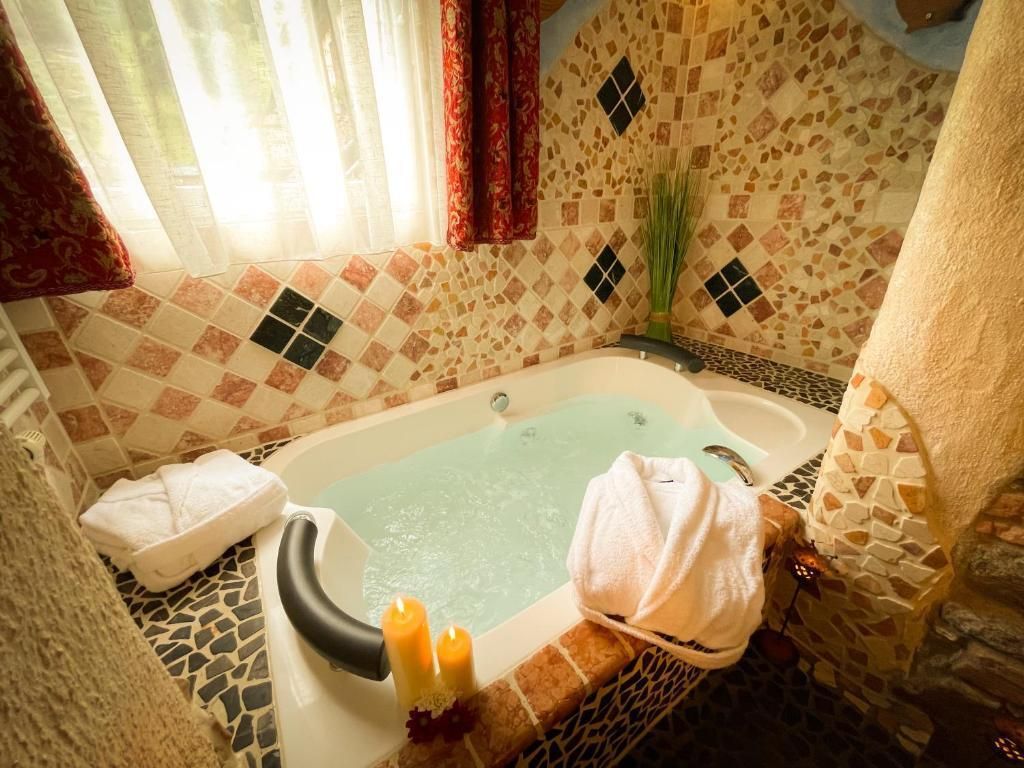Deluxe Suite Whirlpool
