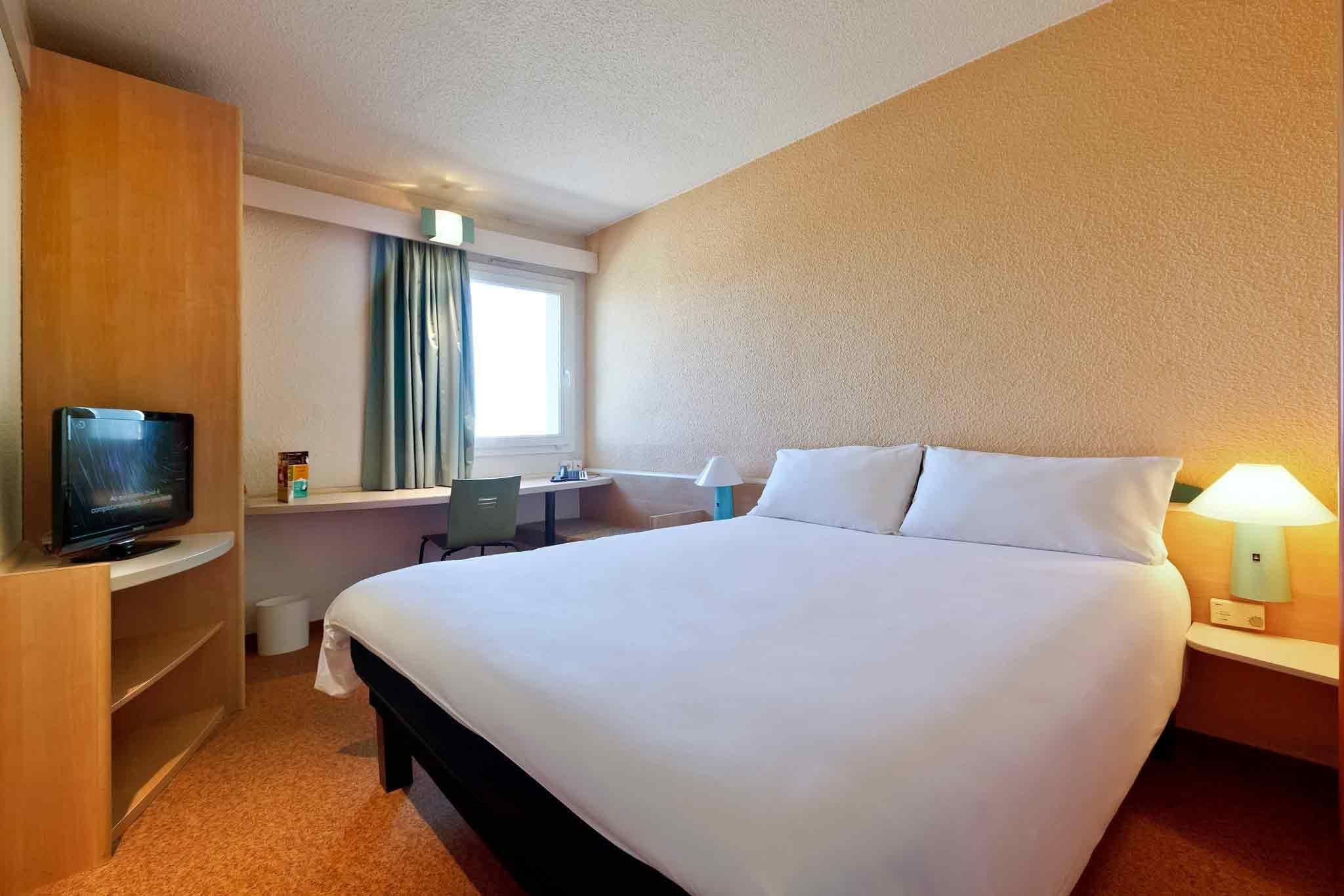 Room with 1 double bed equipped with the new be dding