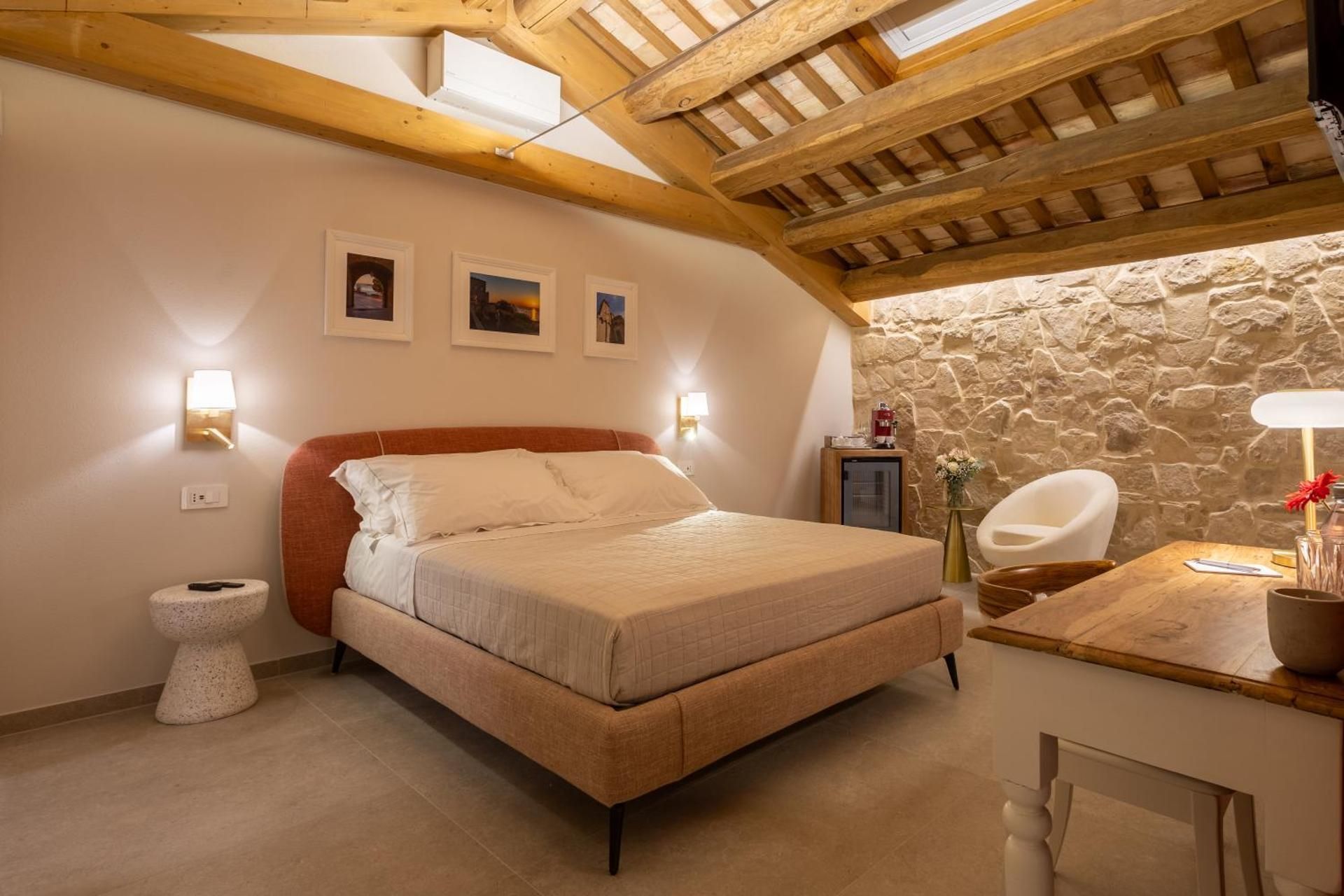 Queen Room with Spa Bath