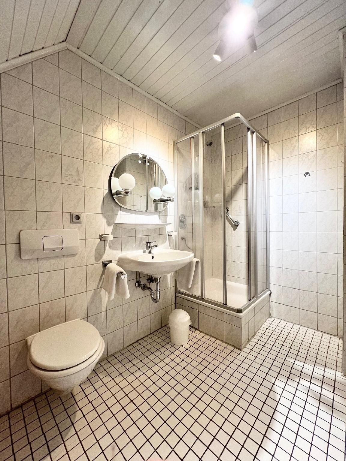 Einzelzimmer-Eigenes Badezimmer