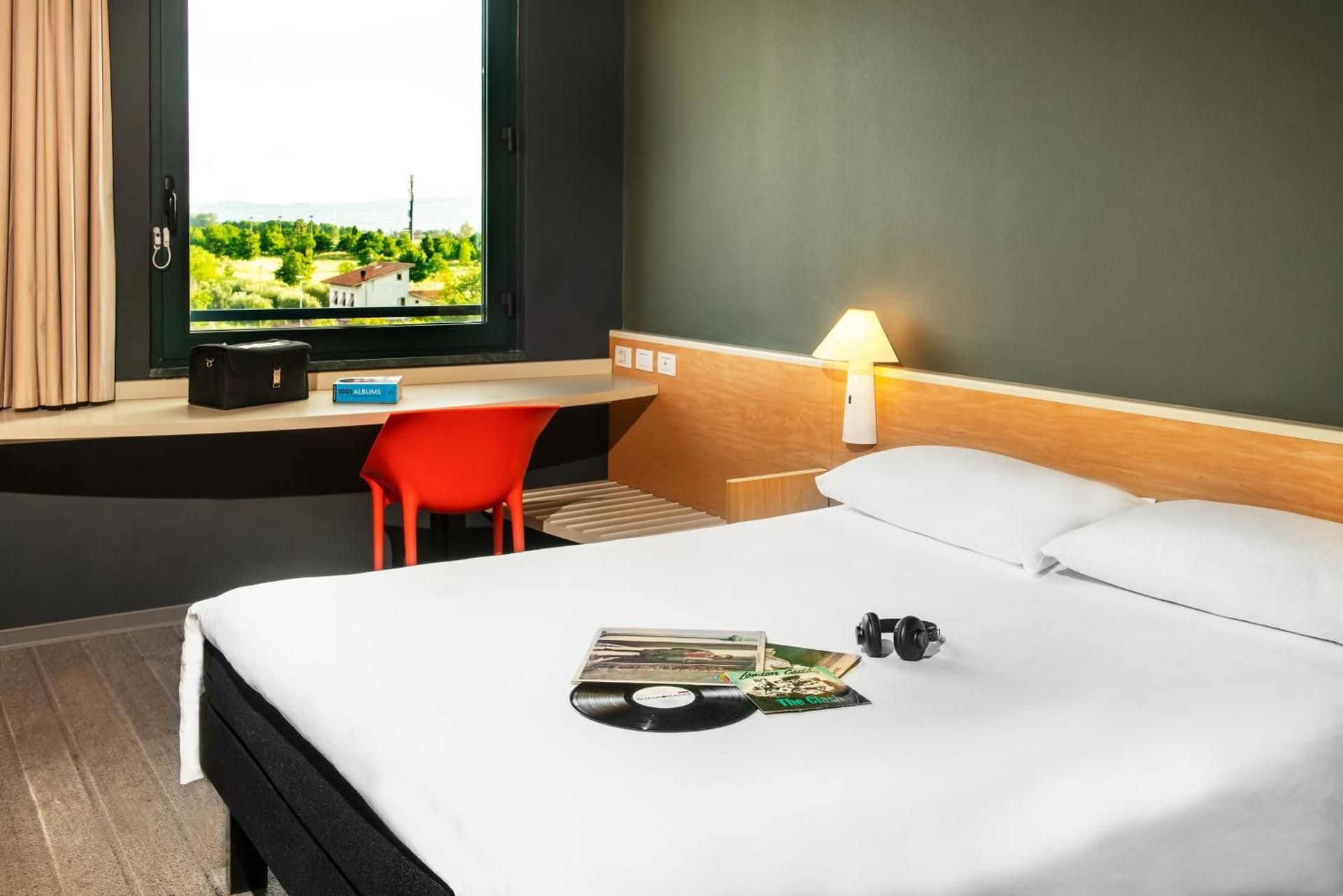 Room with 1 double bed