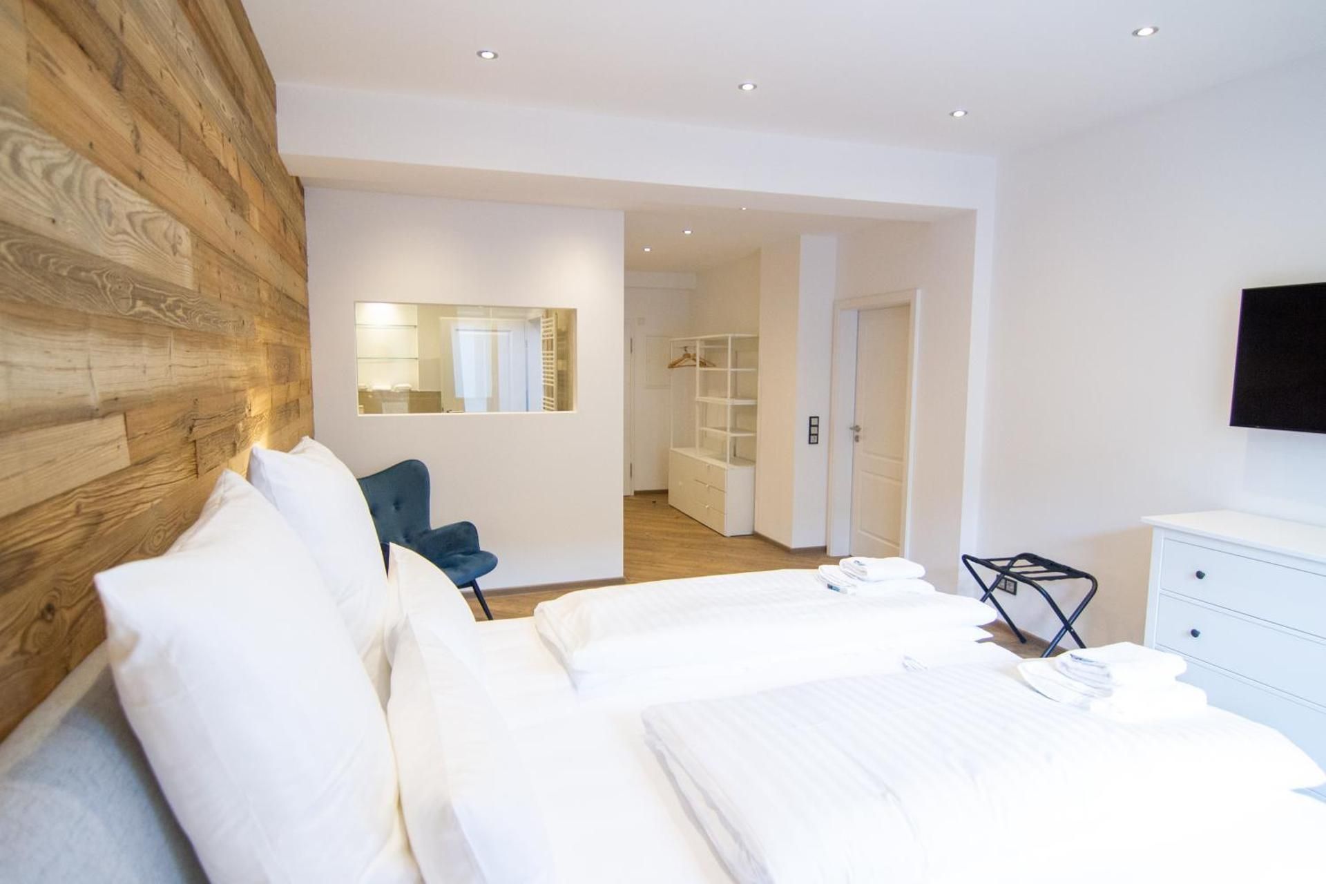 Large Double Room - Annex