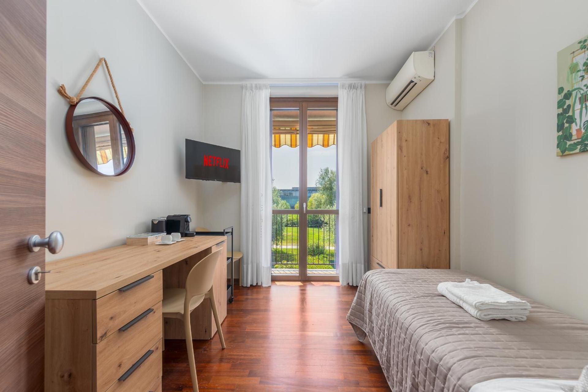 Single Room with Private External Bathroom