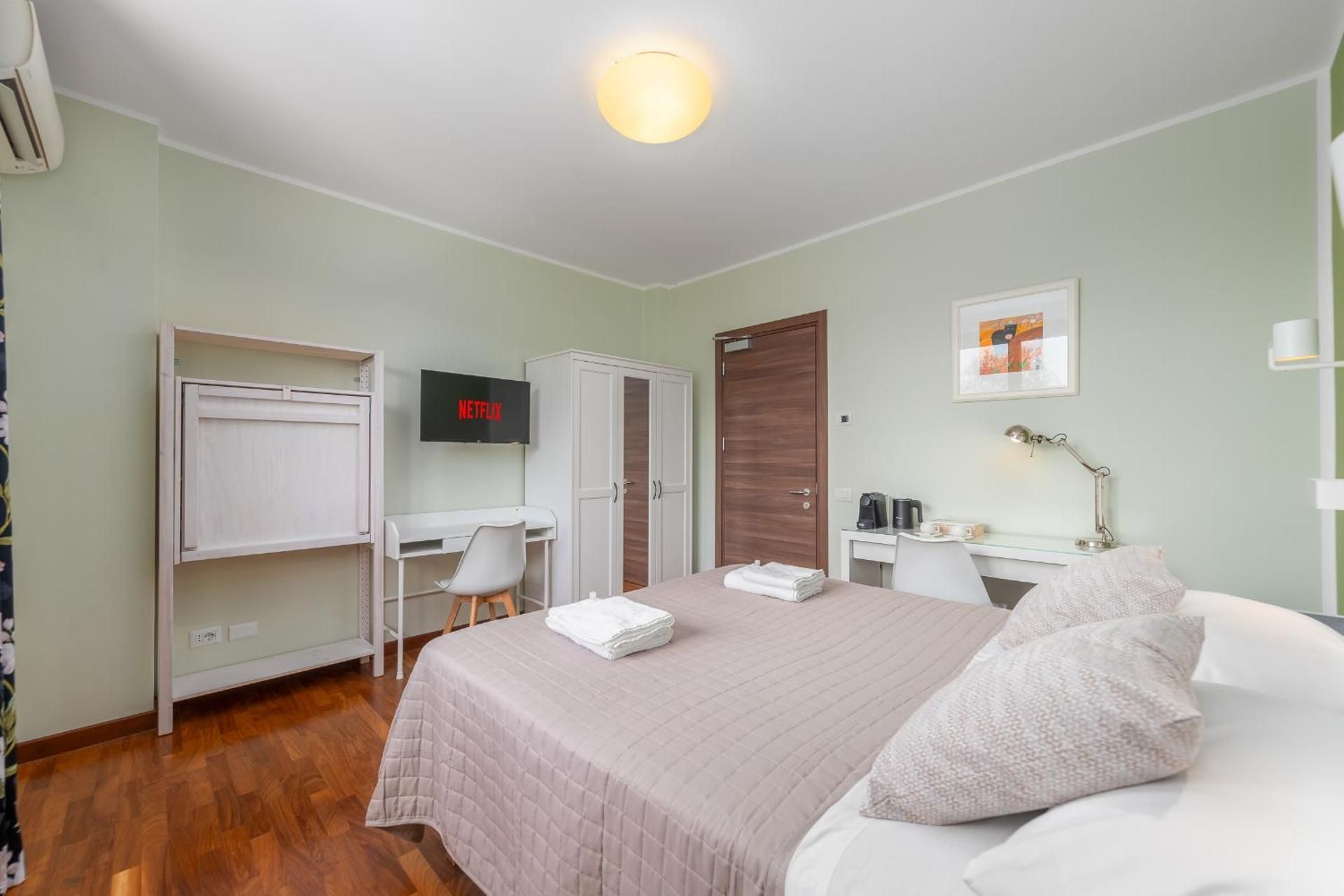 Double Room with Private External Bathroom