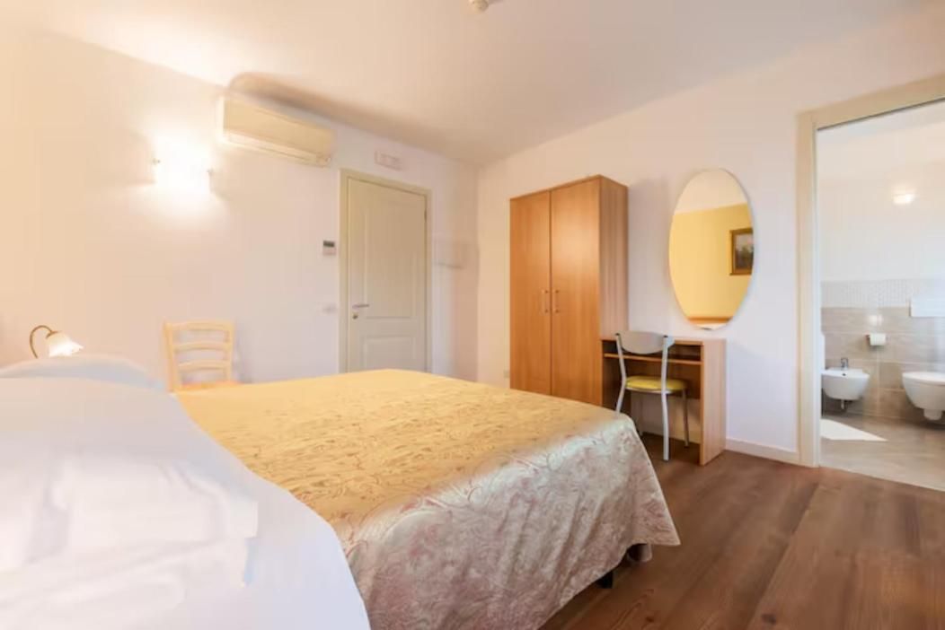 Room, Private Bathroom