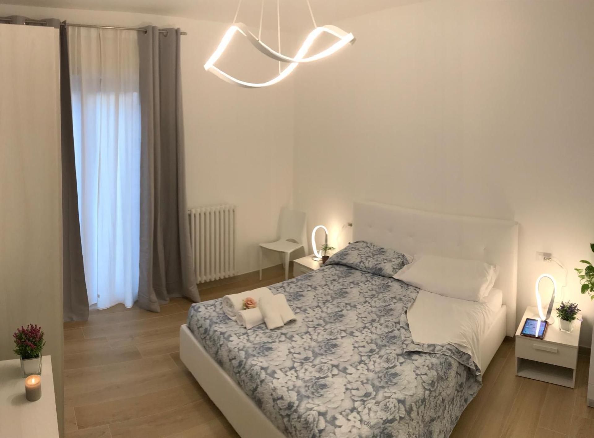 Deluxe Double Room with Side Sea View