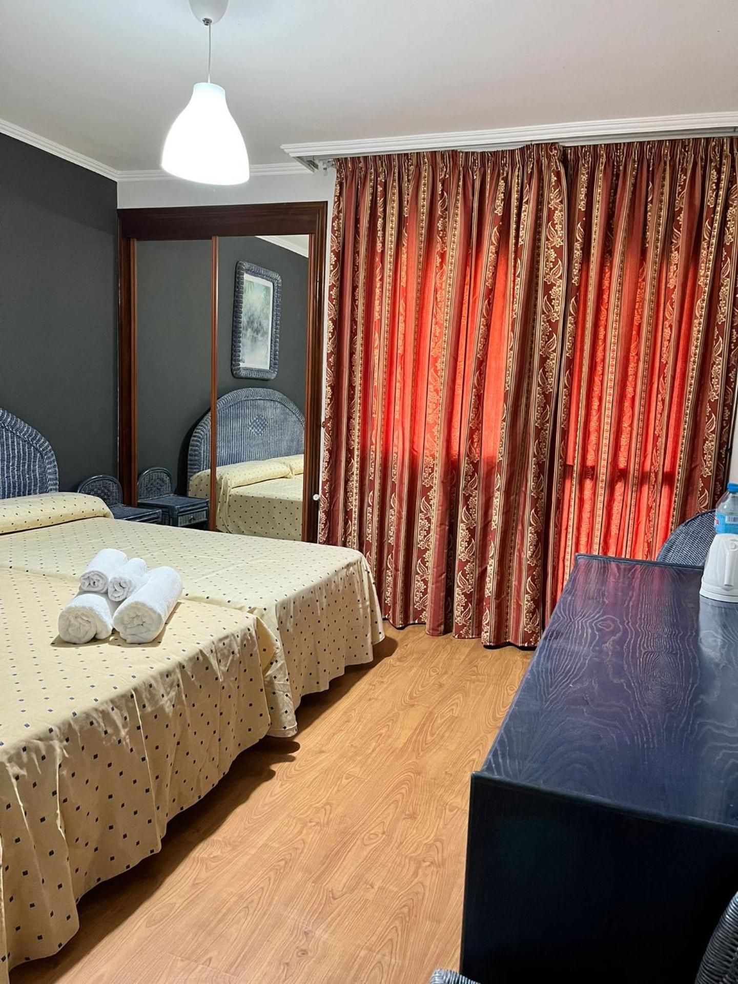 Standard Twin Room with Sea View