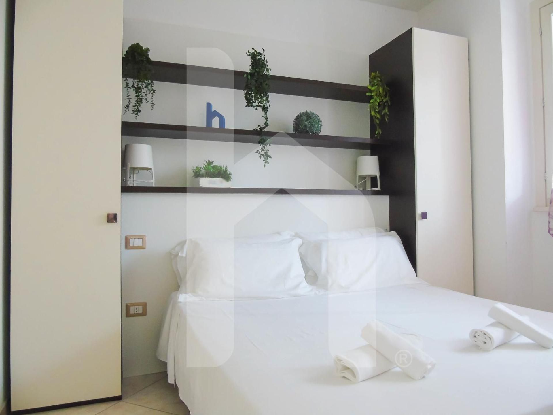 One-Bedroom Apartment with View
