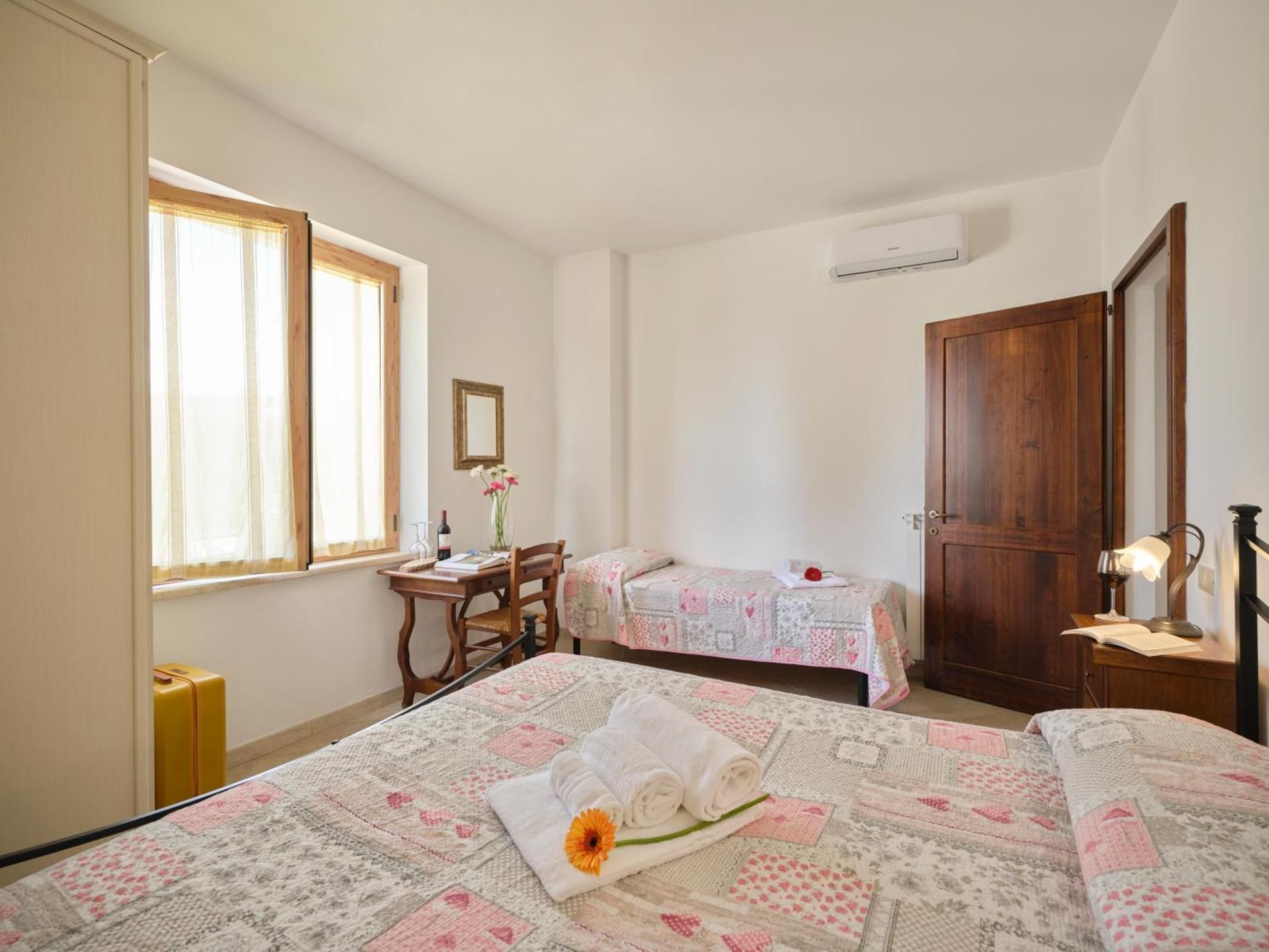 Deluxe One-Bedroom Apartment