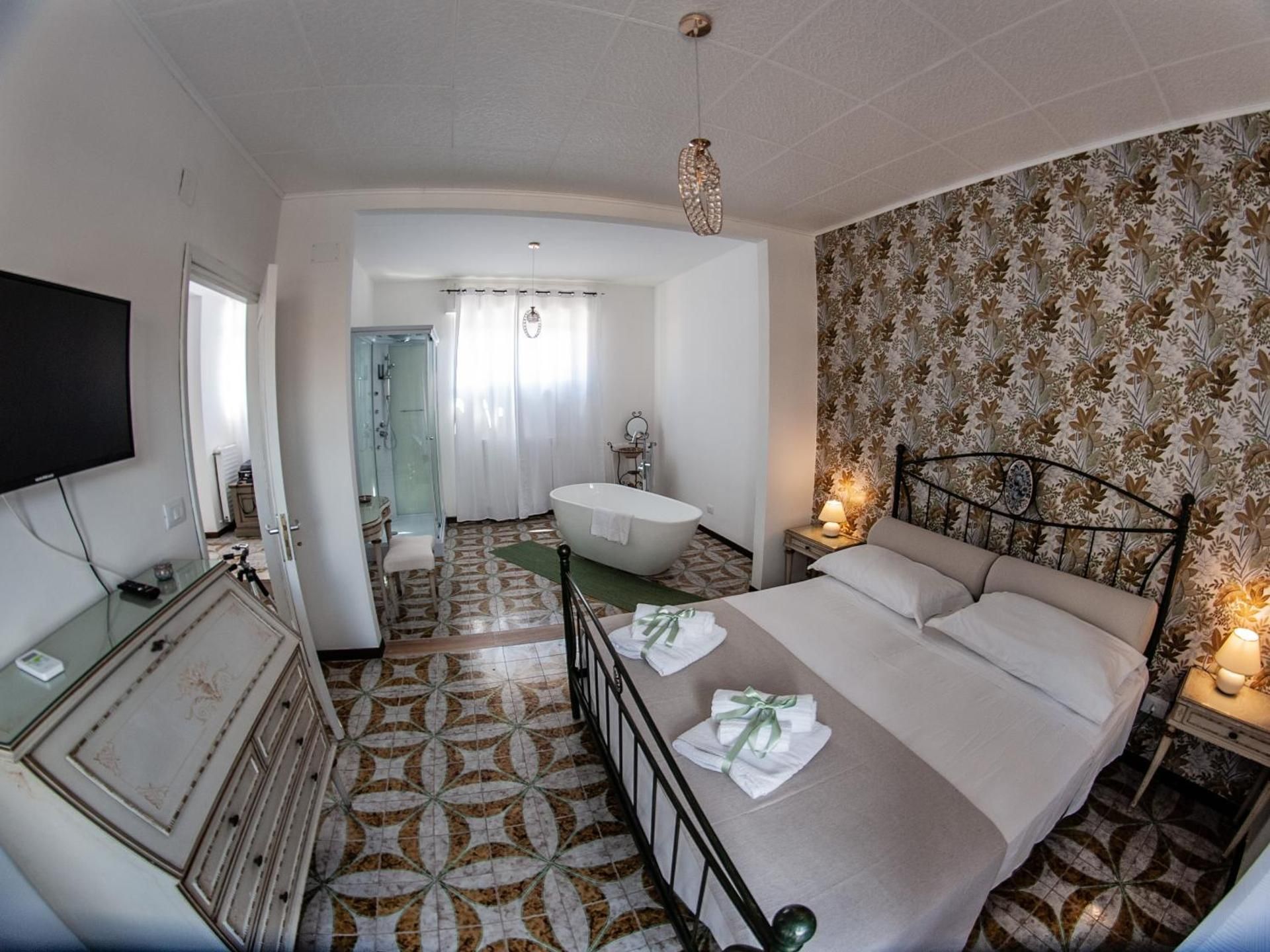 DELUXE APARTMENT