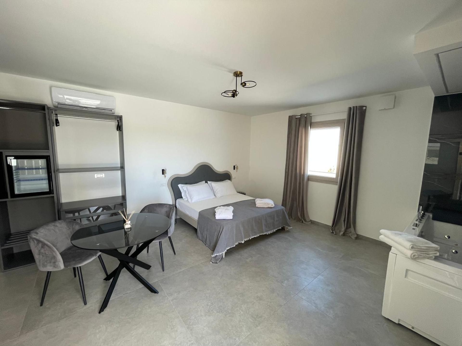 Queen Room with Spa Bath