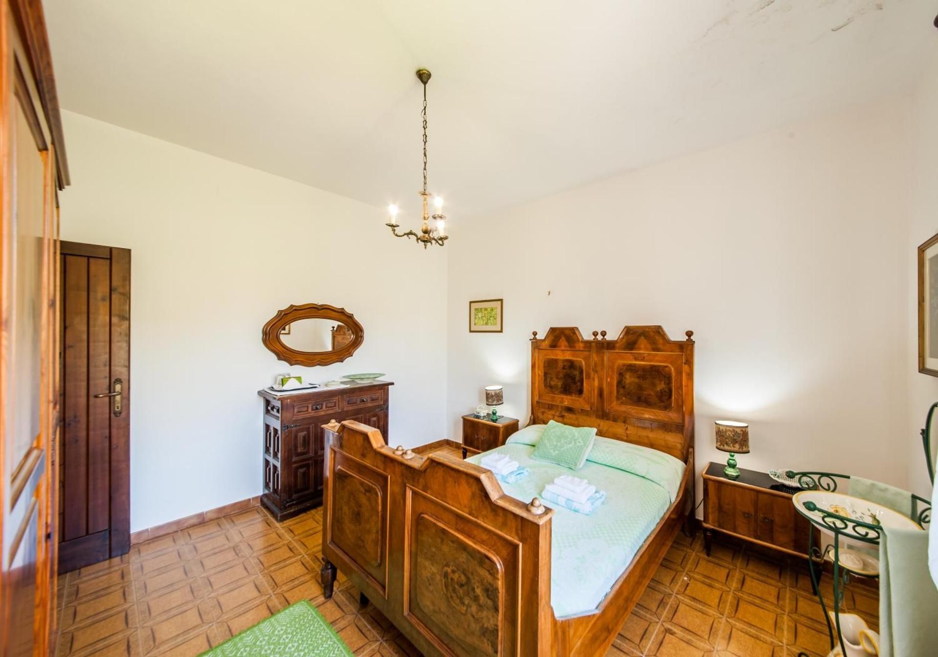 Deluxe Room (2 Adults + 1 Child)