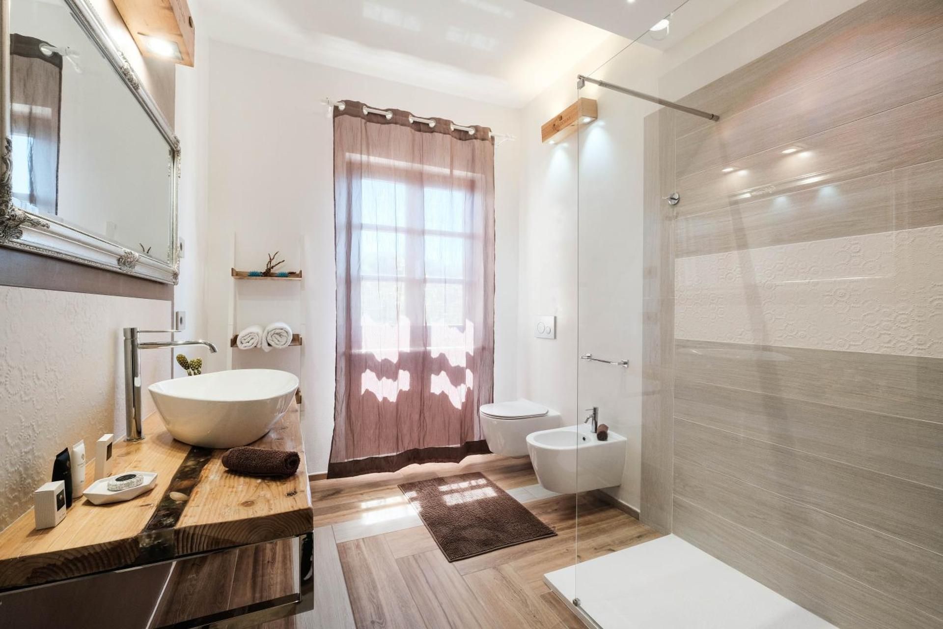 Suite with Hot Tub