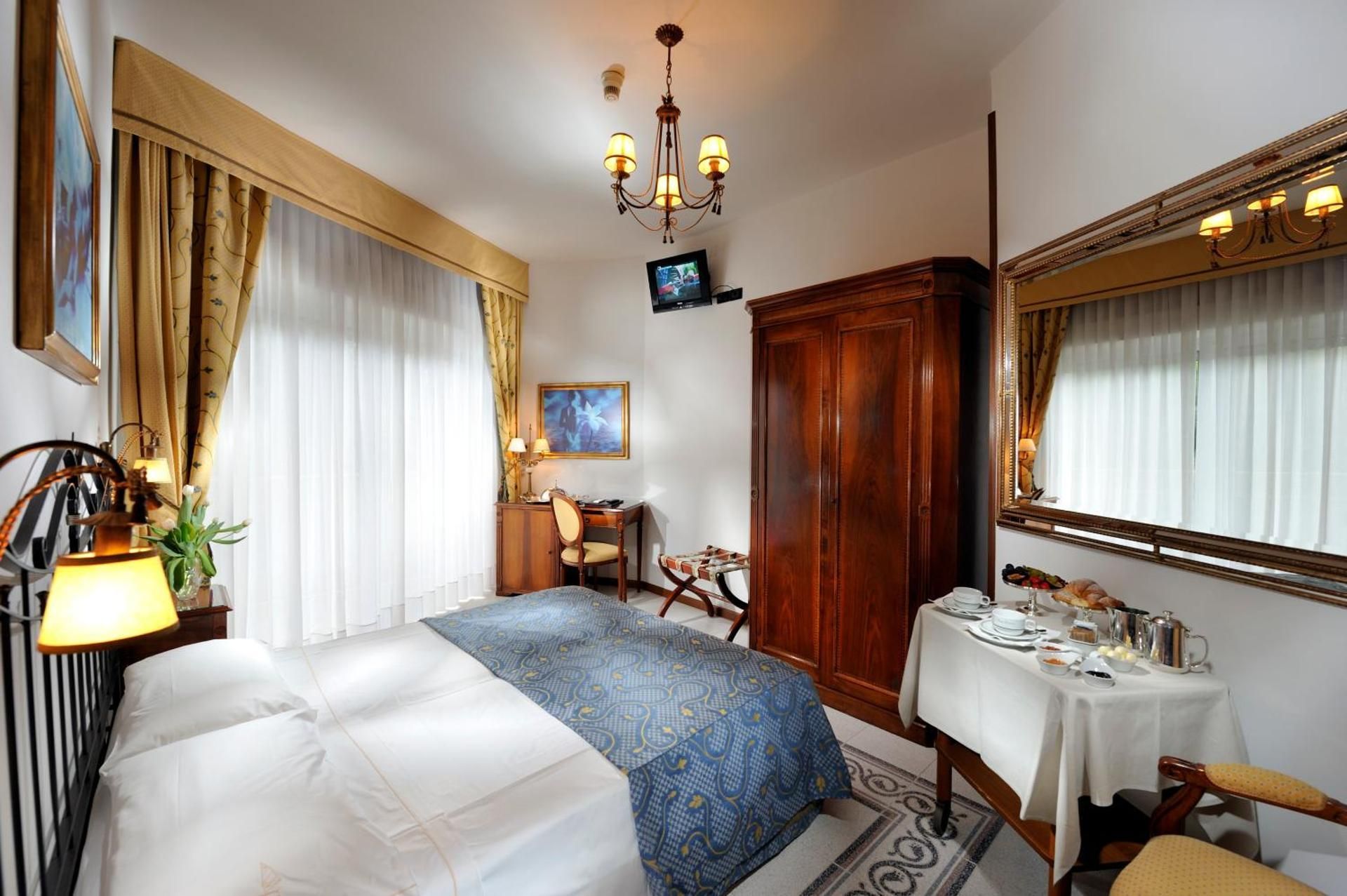 Two Connecting Double Rooms with Terrace