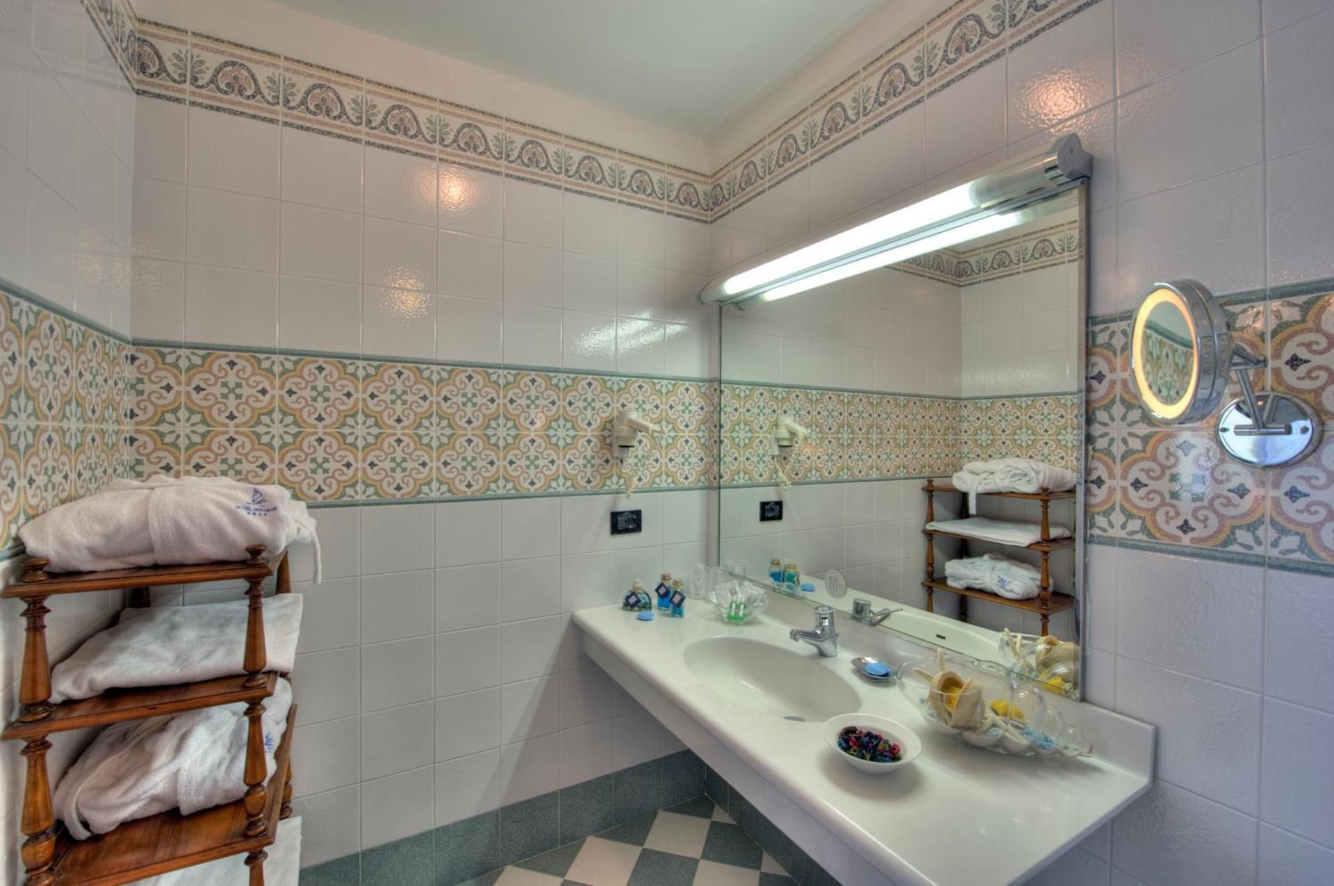 Deluxe Double or Twin Room with Terrace and Sea View