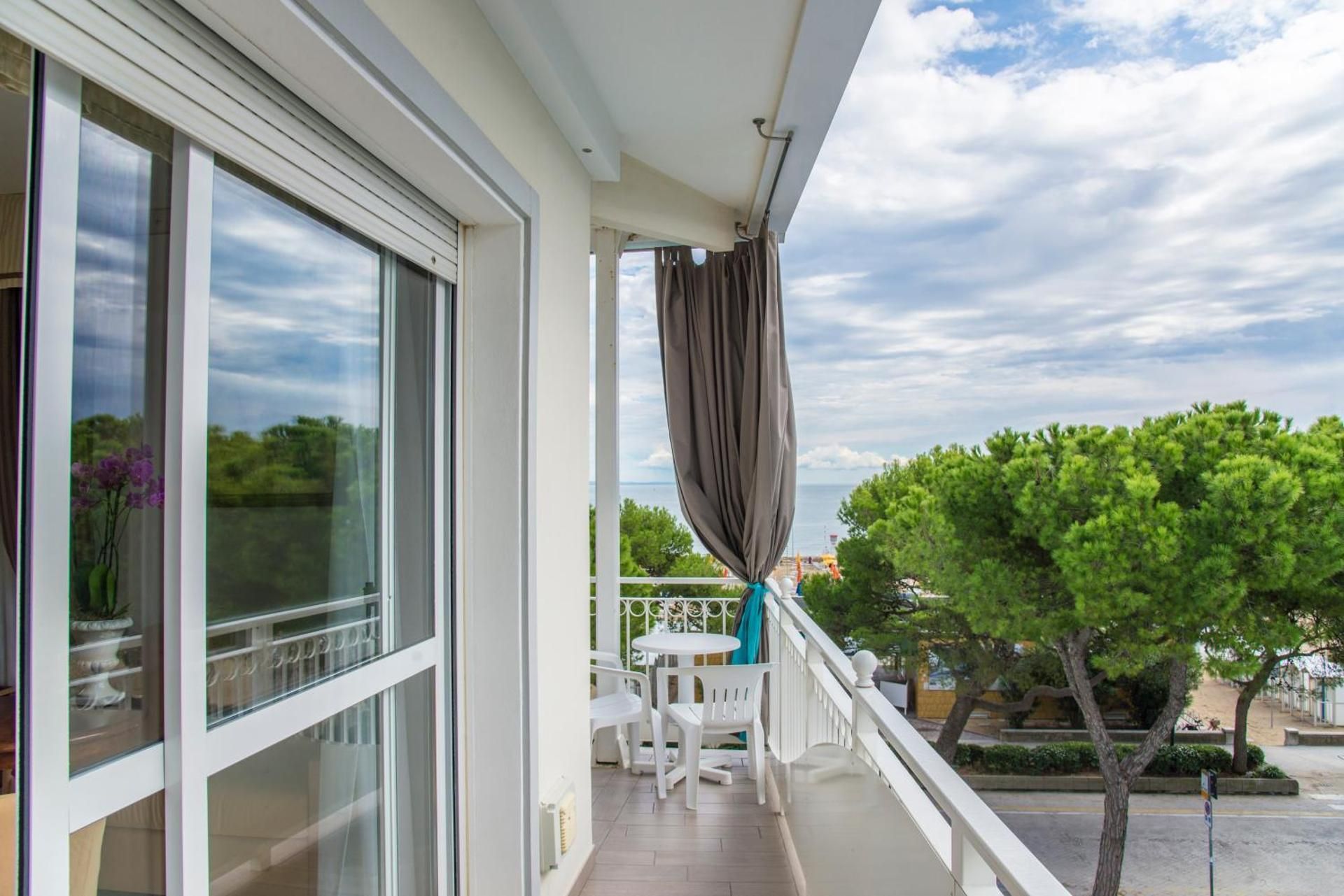 Deluxe Double or Twin Room with Terrace and Sea View