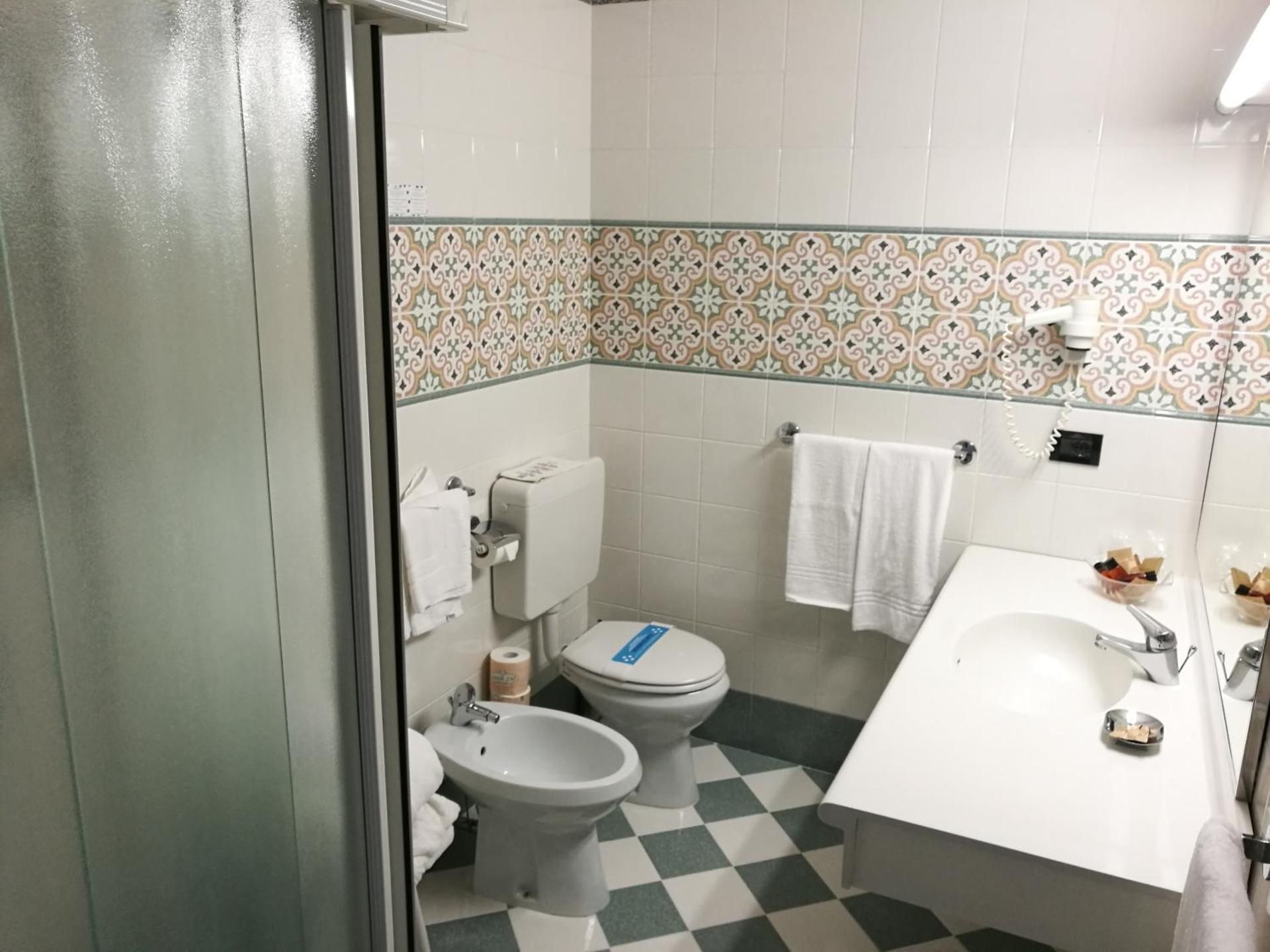 Economy Double or Twin Room with Terrace and Sea View