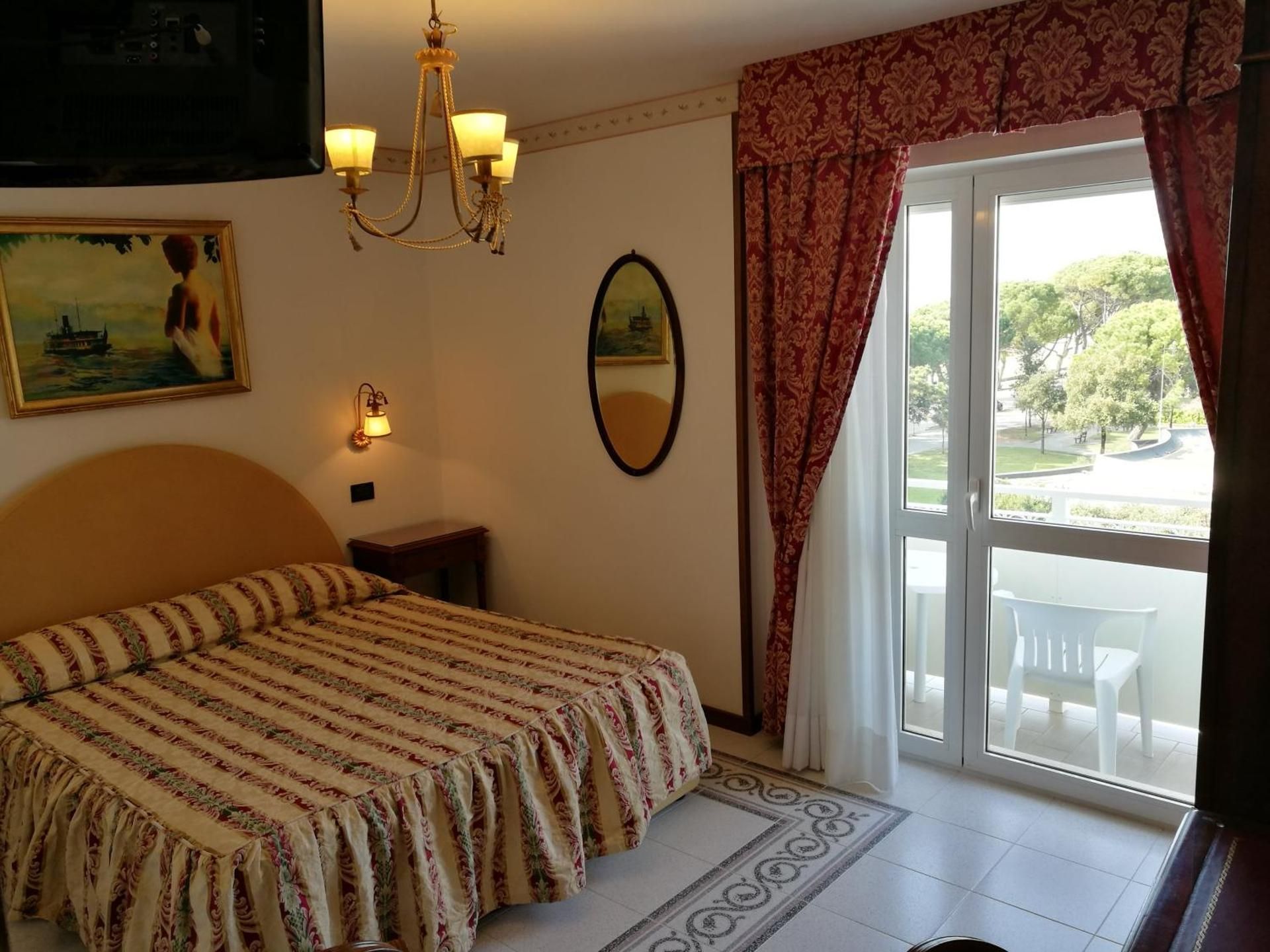 Economy Double or Twin Room with Terrace and Sea View