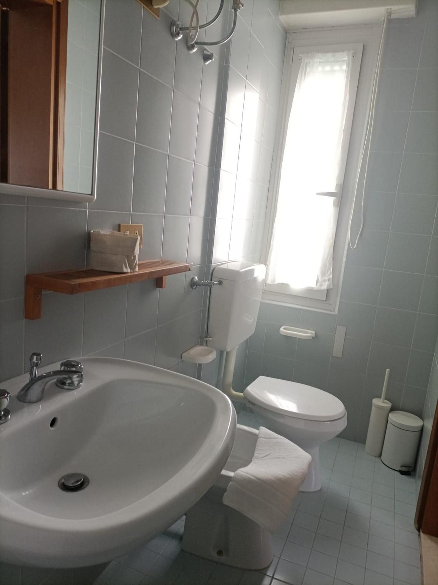 Single Room with Shared Bathroom