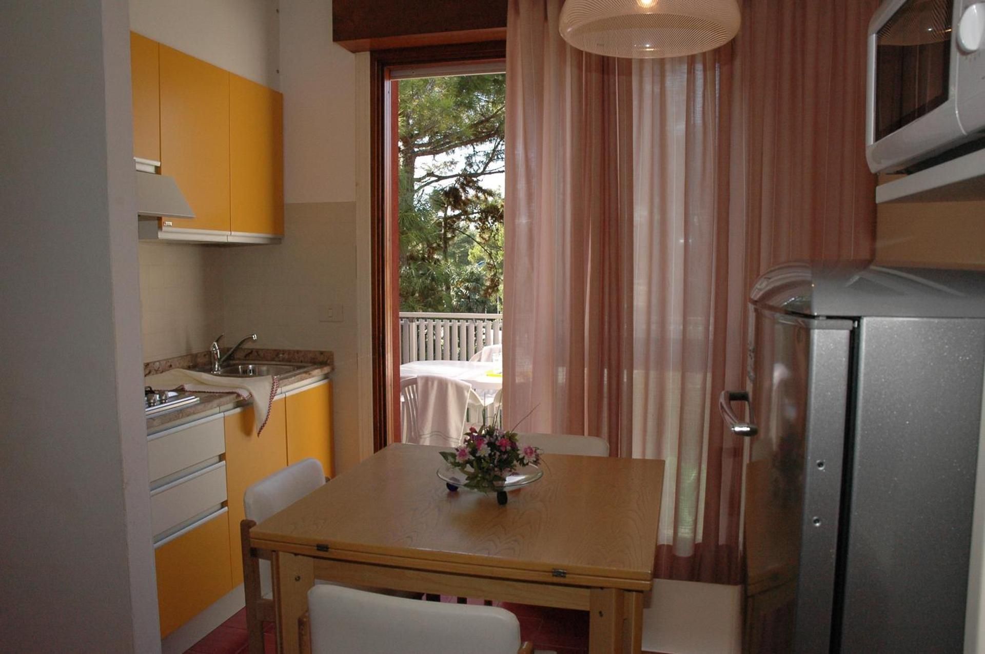 Standard One-Bedroom Apartment (5 Adults) - Via Julia 3/5