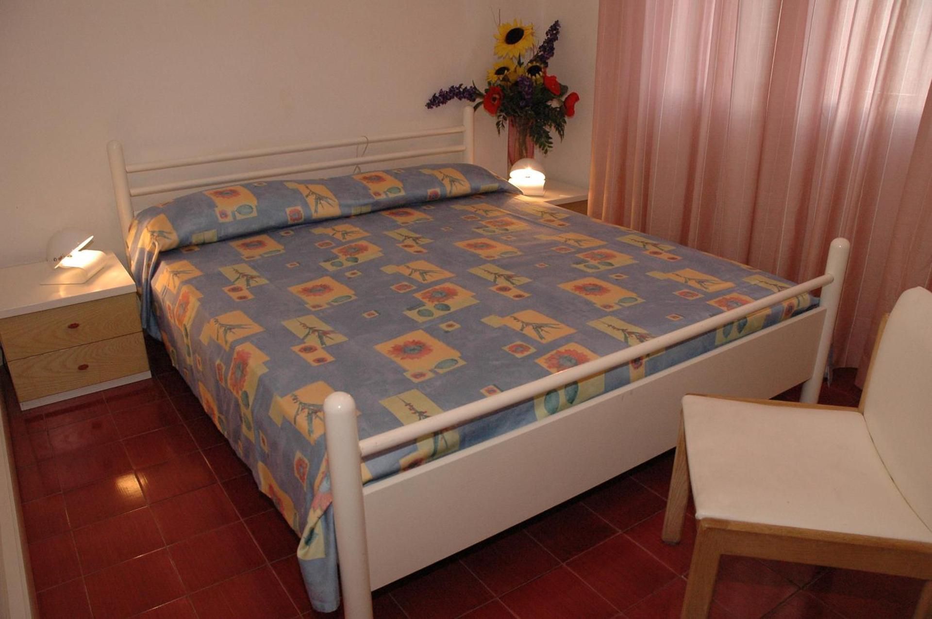 Standard One-Bedroom Apartment (5 Adults) - Via Julia 3/5