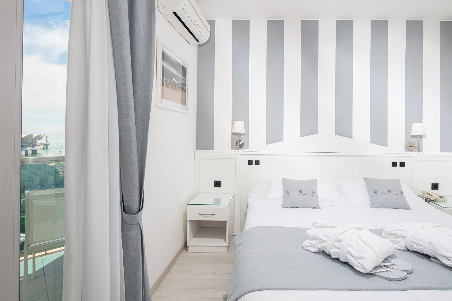Triple Room with Sea View