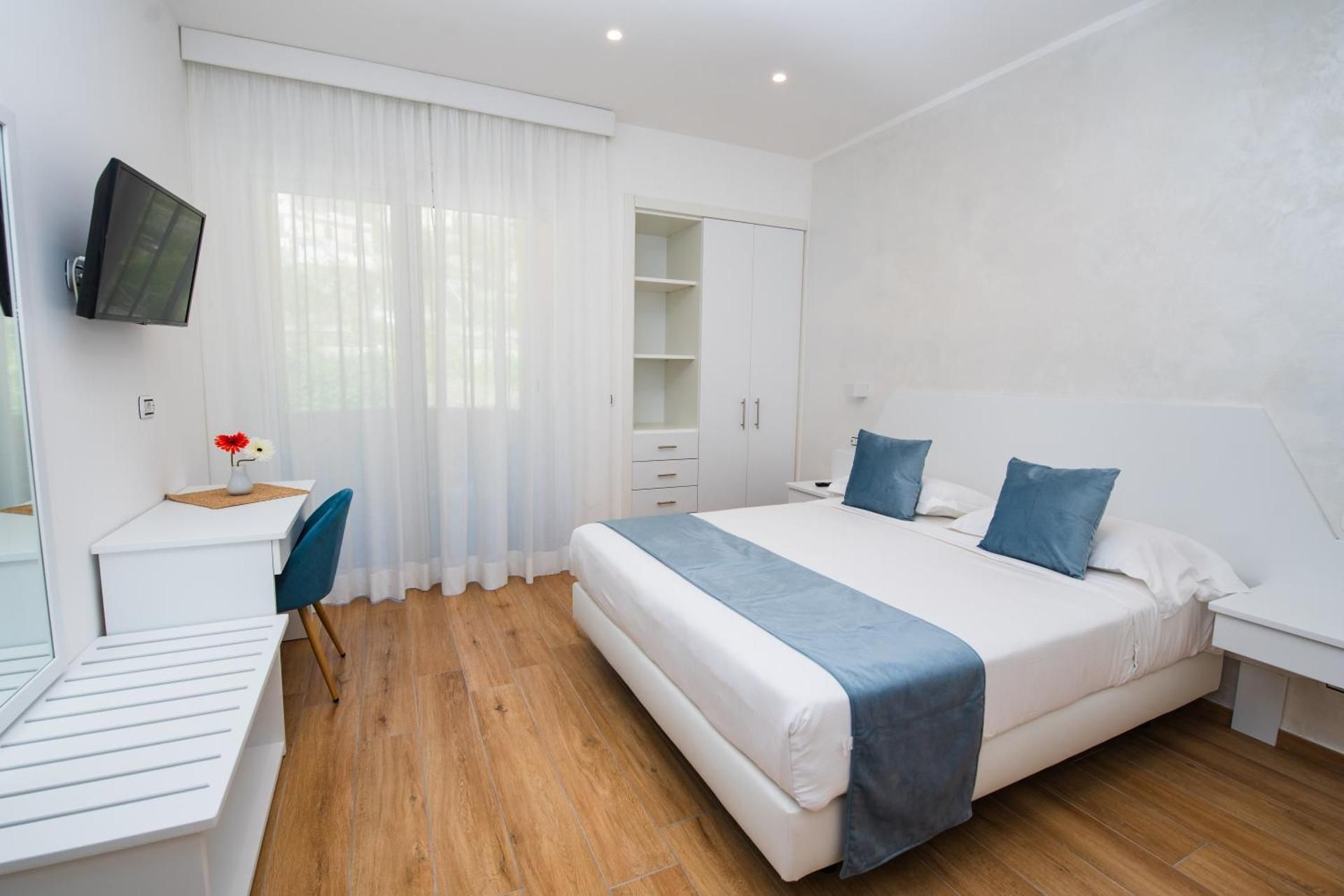 Three-Bedroom Apartment with Balcony