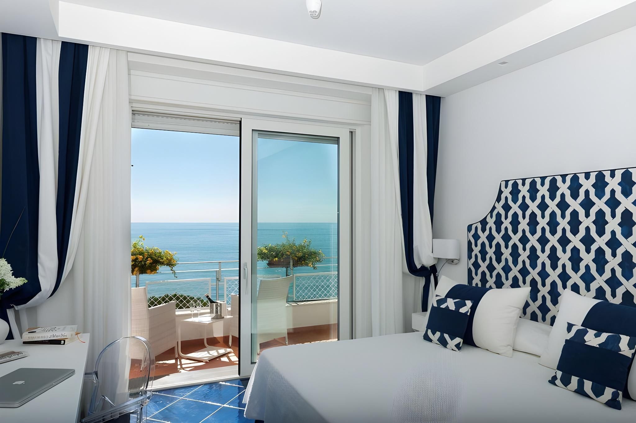 Deluxe Triple Room with Sea View