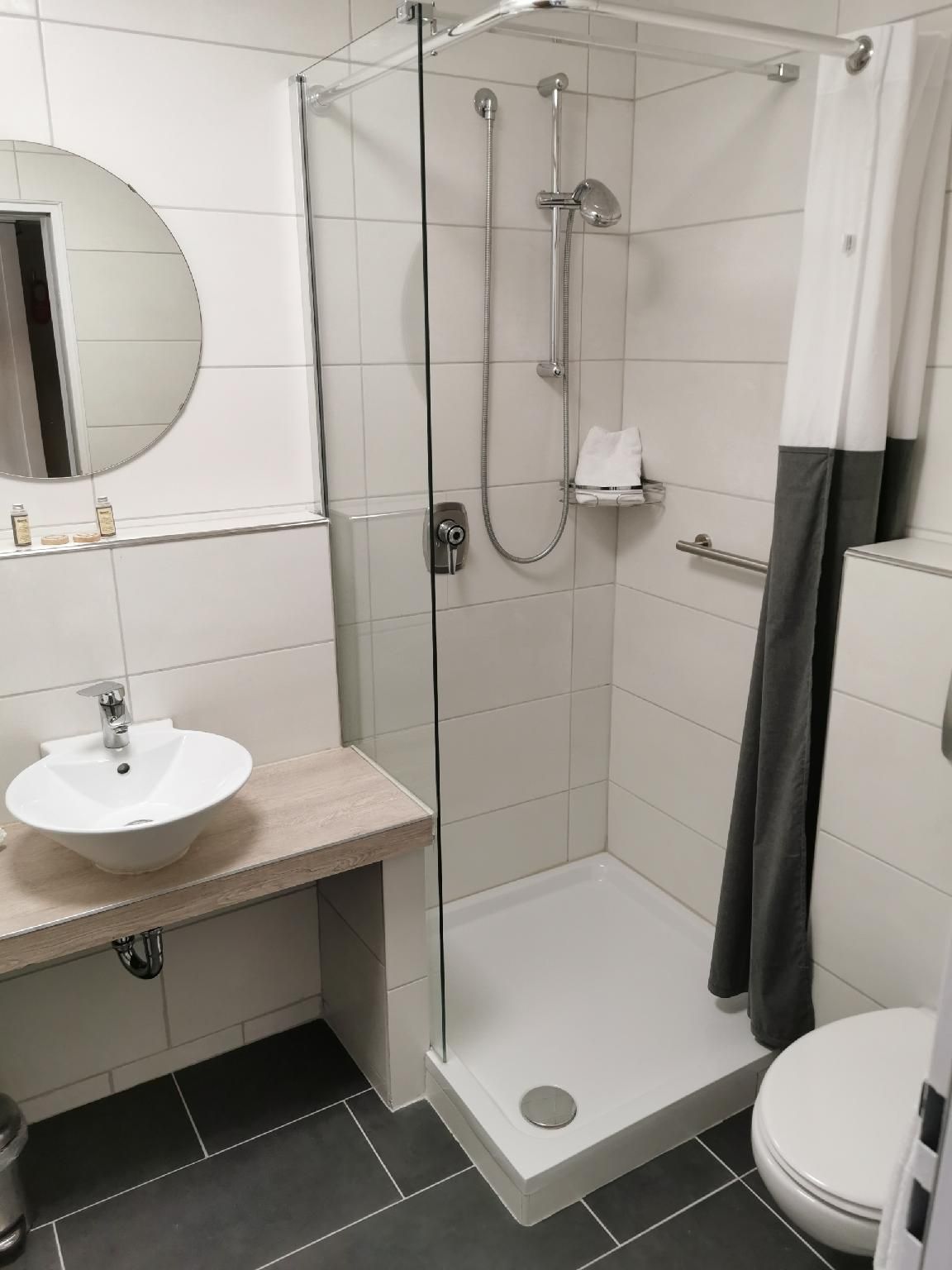 Landhaus Sundern Dreibettzimmer-Komfort-Eigenes Badezimmer 3