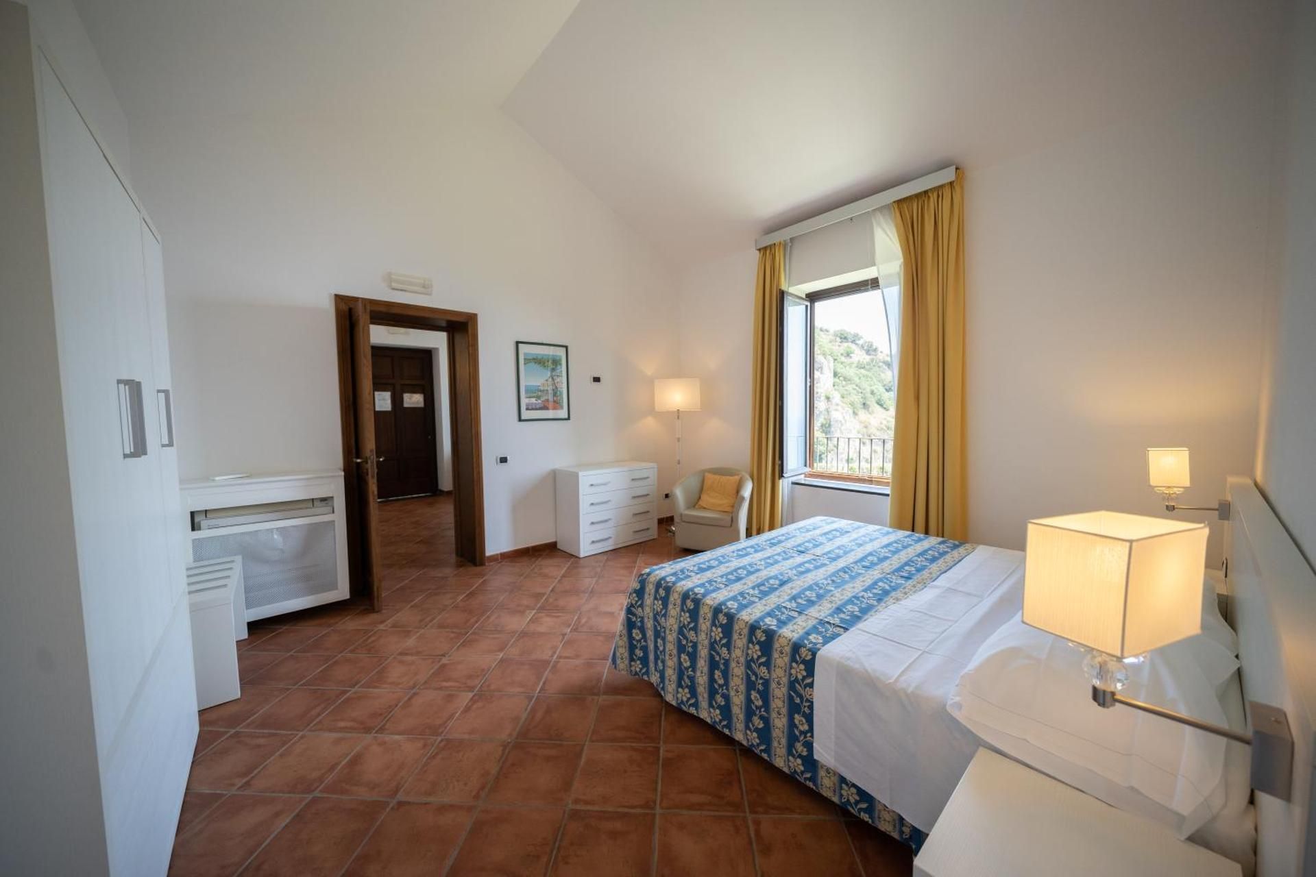 Limoneto Di Ercole Apartment with Sea View