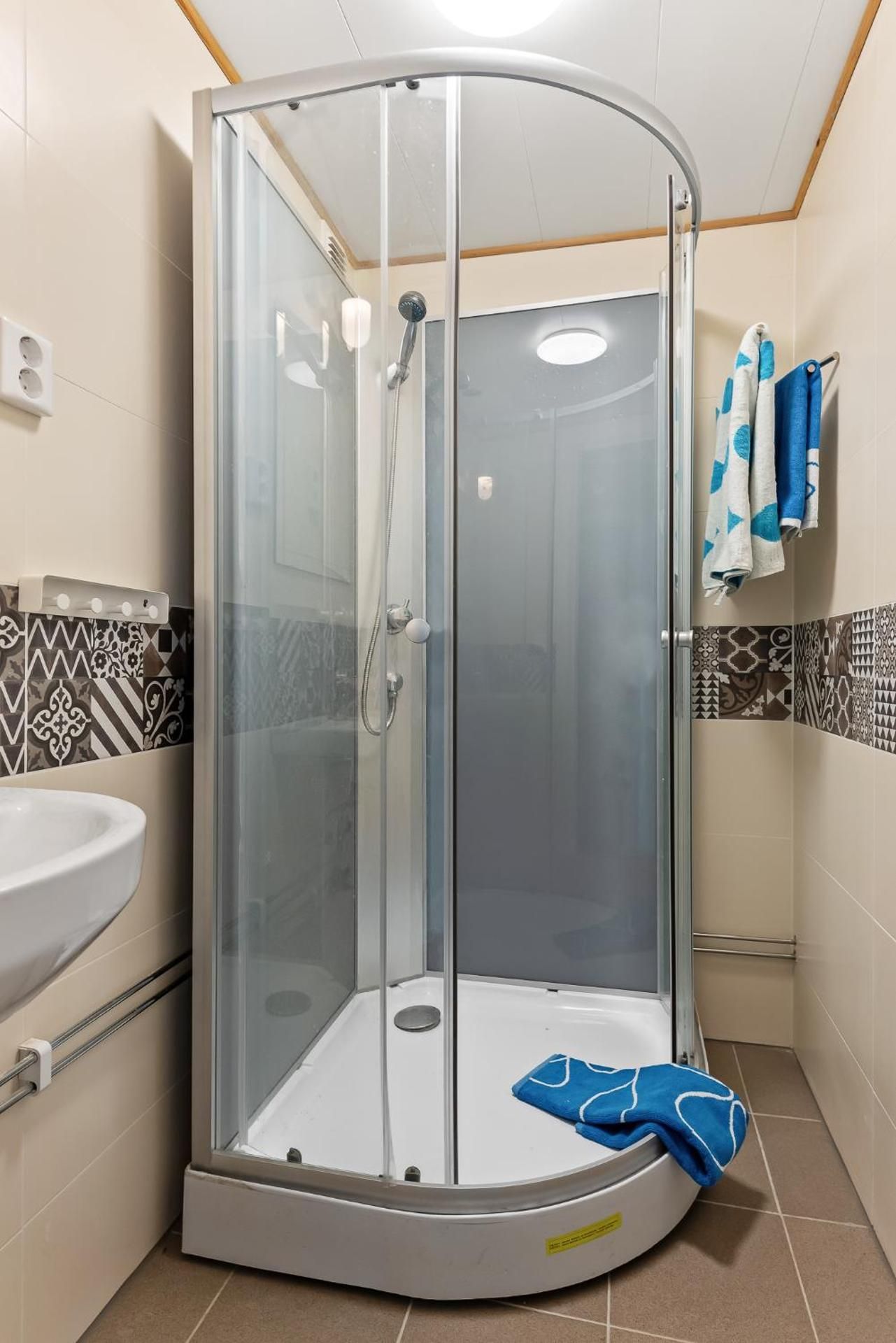 Single Room with Shared Bathroom