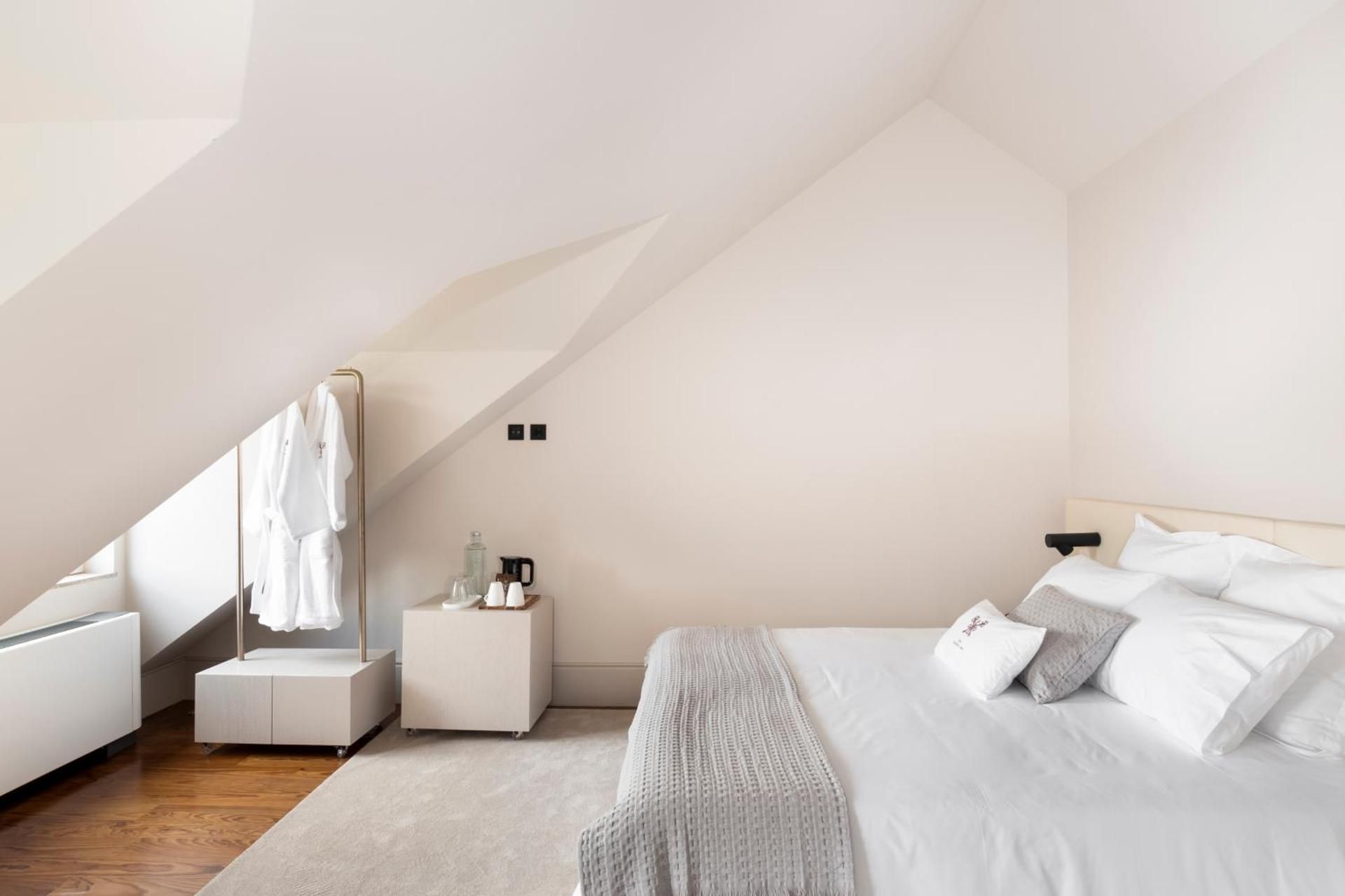 Casa Noronha Lima - Historic Stay Deluxe King Suite