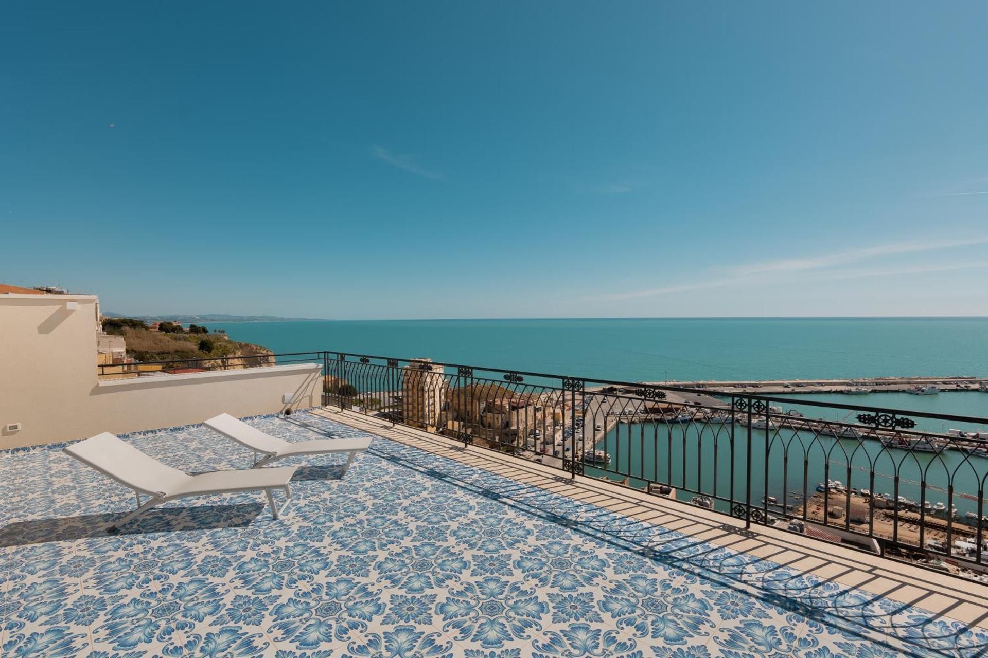 King Suite with Sea View