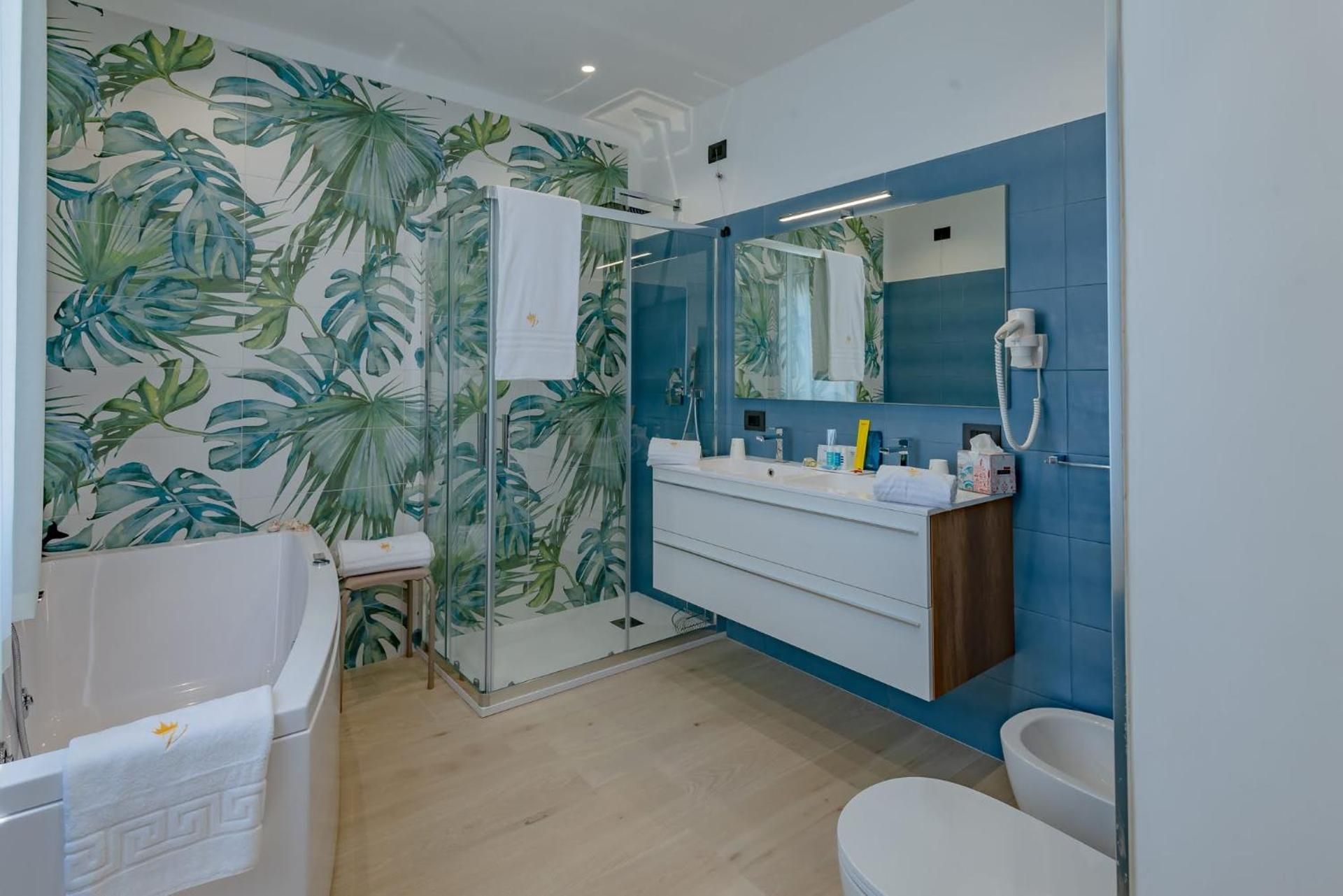 Deluxe Suite with Spa Bath