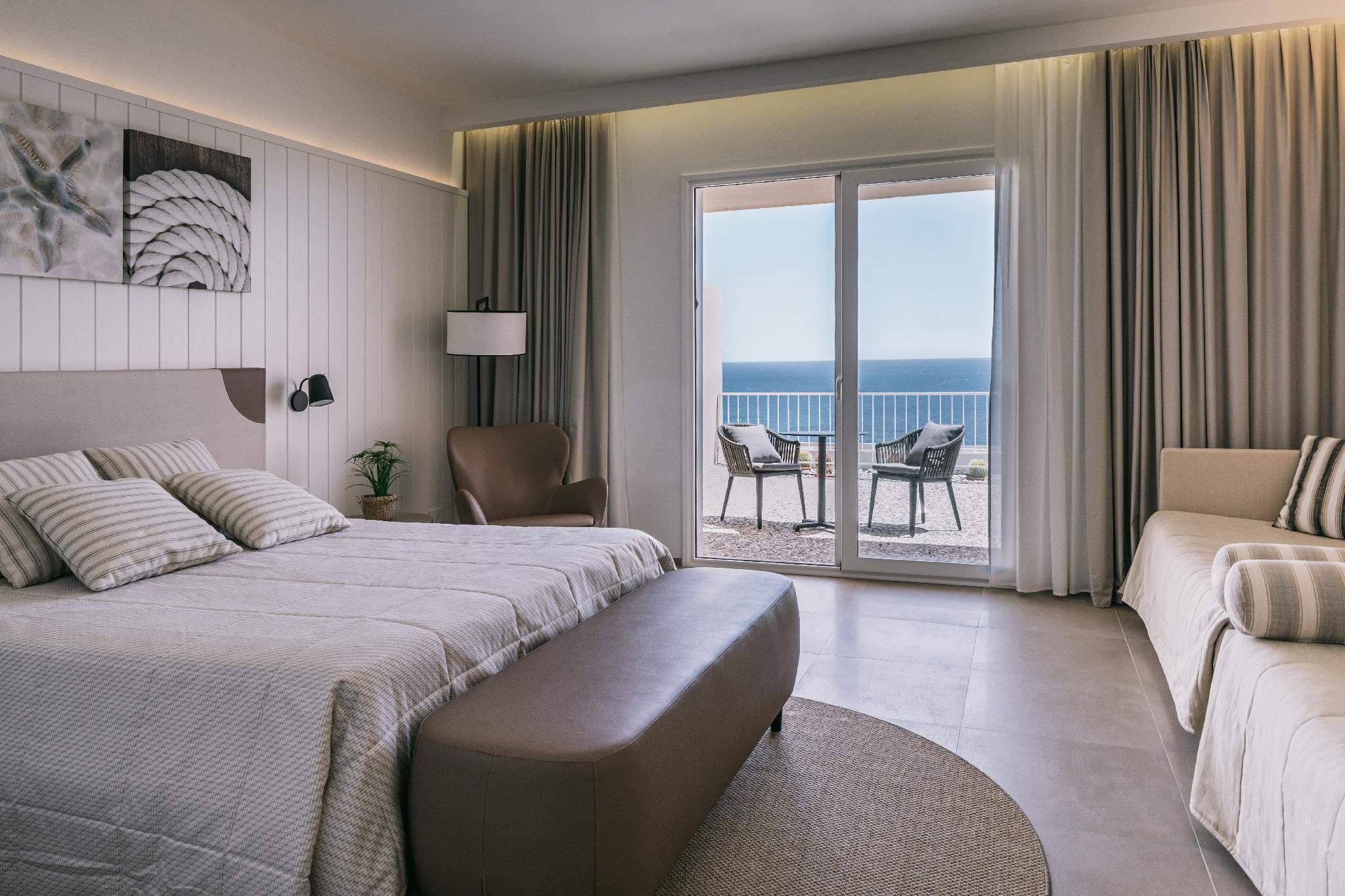 Deluxe Sea View Family Room
