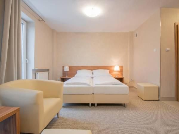 Quadruple Room with Private Bathroom