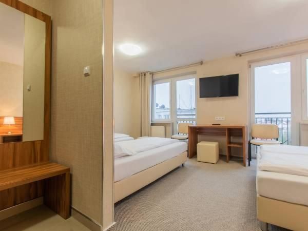 Quadruple Room with Private Bathroom